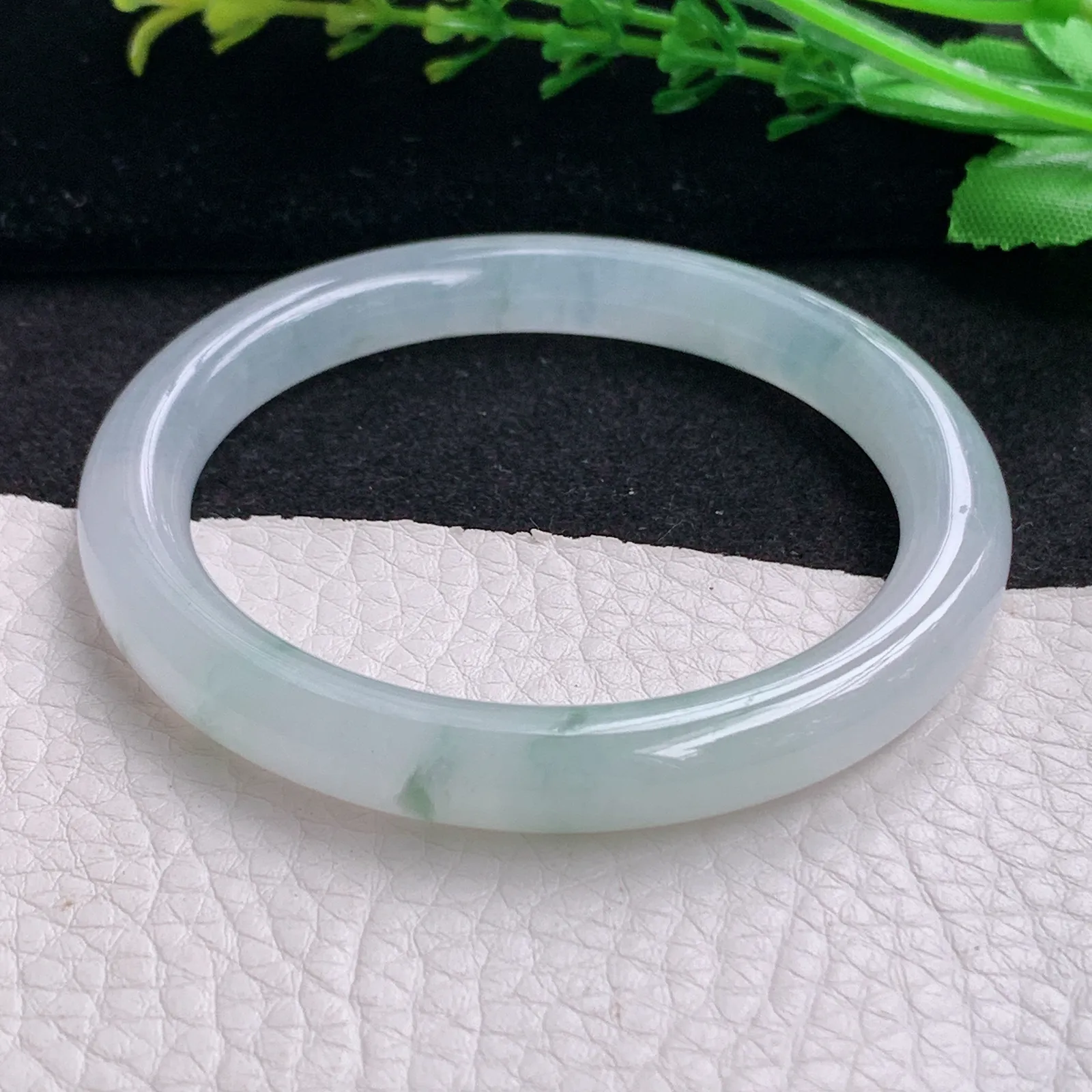 xc自然光54*8.3叮当镯 缅甸翡翠a货玉手镯冰飘花圆条玉手环