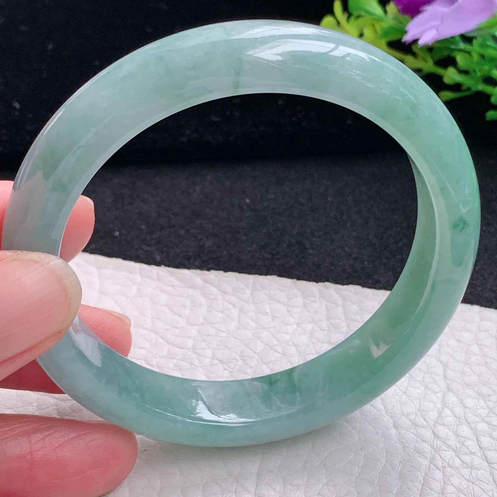 n自然光57*12.6*8平安镯 缅甸翡翠a货玉手镯飘花蓝韵宽边玉手环