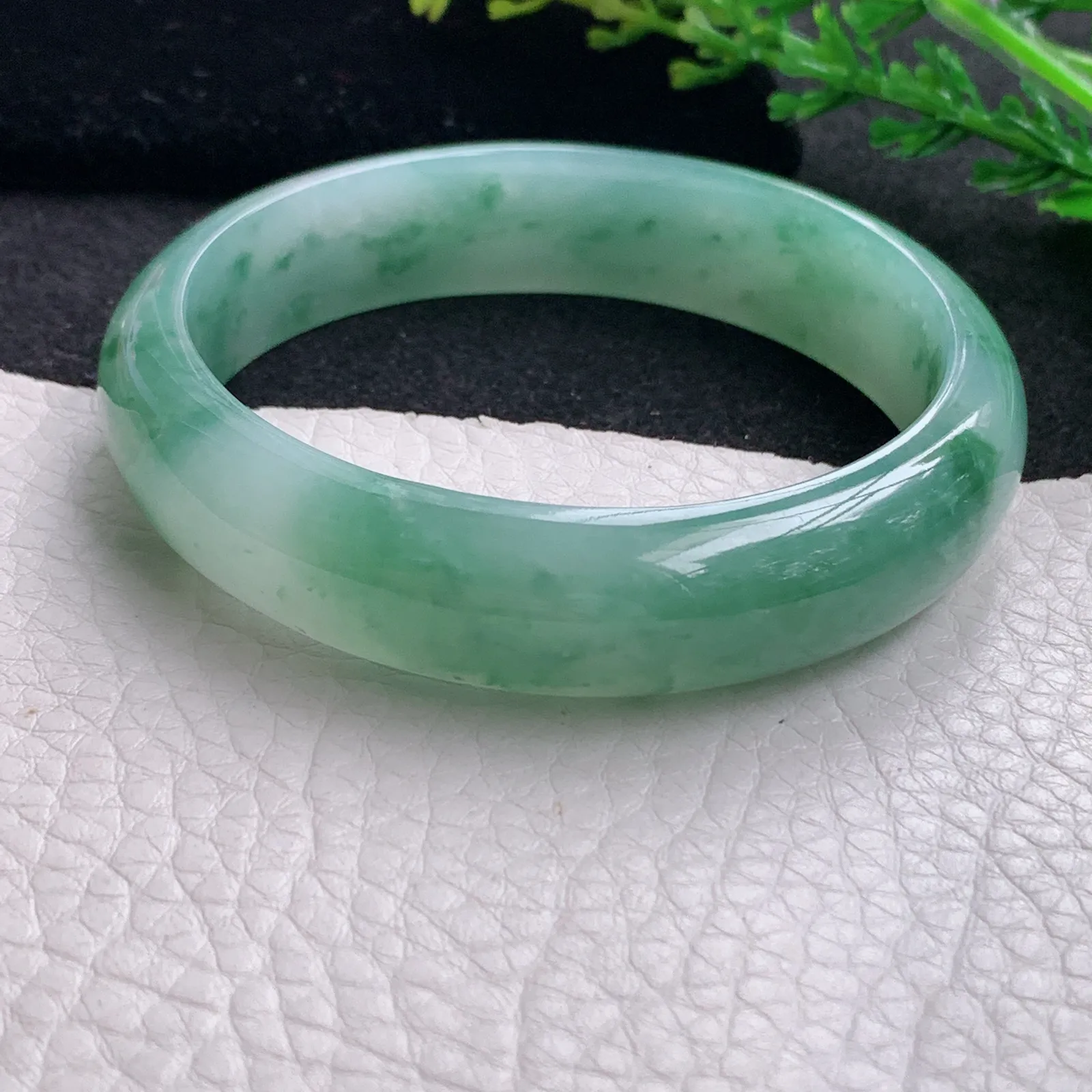 js自然光58.5*14.3*7平安镯 缅甸翡翠a货玉手镯冰飘花宽边玉手环