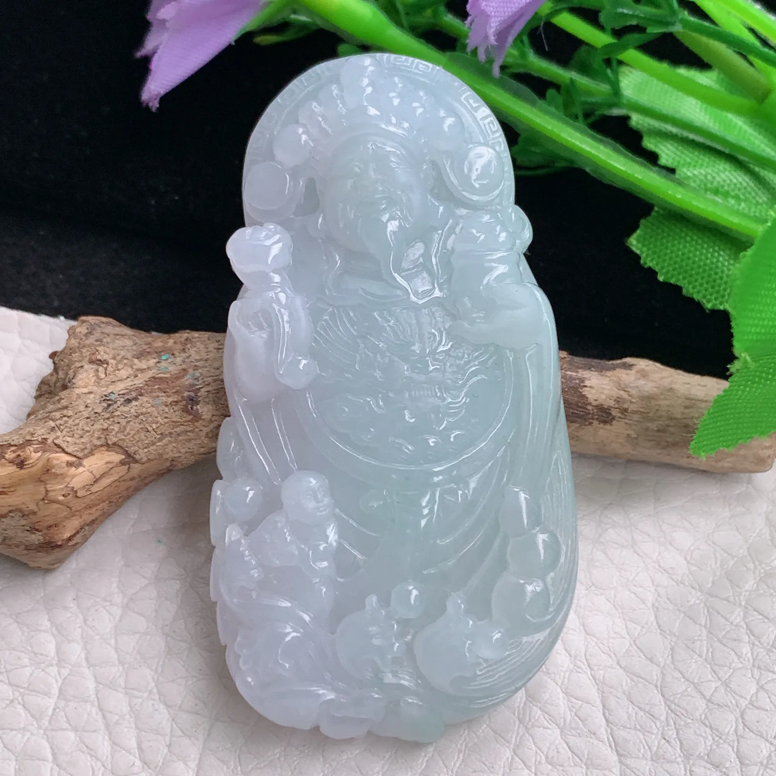 abc自然光63.2*33.5*9.3天然缅甸翡翠浅绿财神爷 财爷玉吊坠 玉挂件