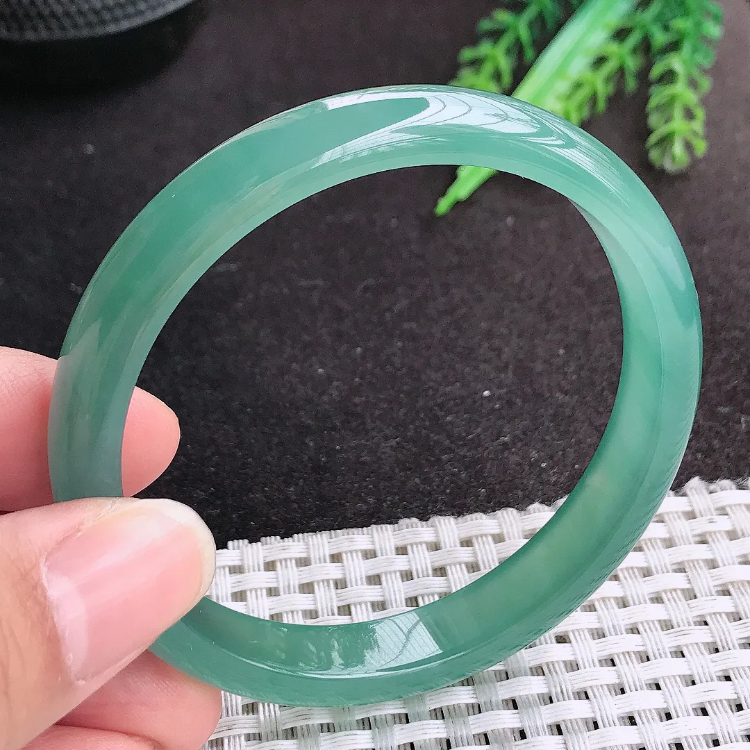 天然A货翡翠57.5/10.2/6.5老坑冰胶果冻冰纯满色天空蓝冰蓝手镯宽边玉手镯