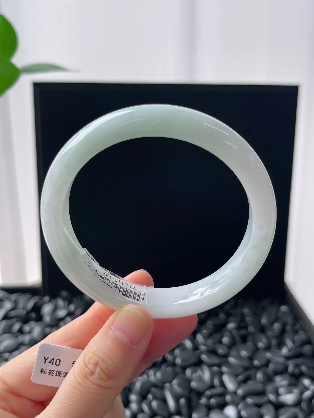 正圈57.8圈口，翡翠糯化种白色手镯