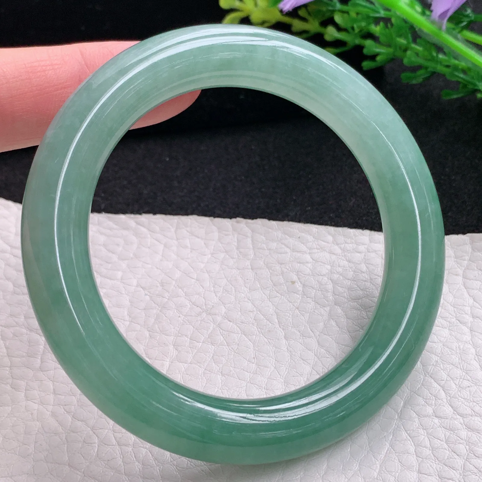 r自然光55*10.8*11美人镯 缅甸翡翠a货玉手镯冰晴绿圆条玉手环