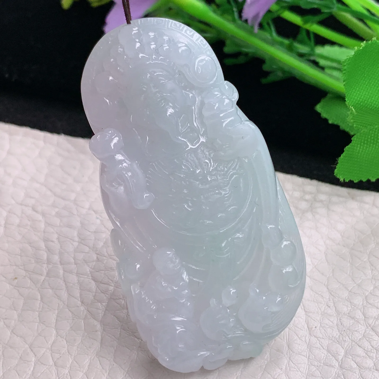 abc自然光63.2*33.5*9.3天然缅甸翡翠浅绿财神爷 财爷玉吊坠 玉挂件