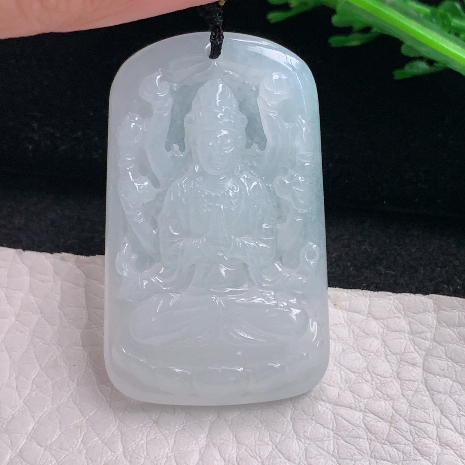 kh自然光44.3*27*5.7天然缅甸翡翠白月光水润千手观音玉吊坠 玉挂件