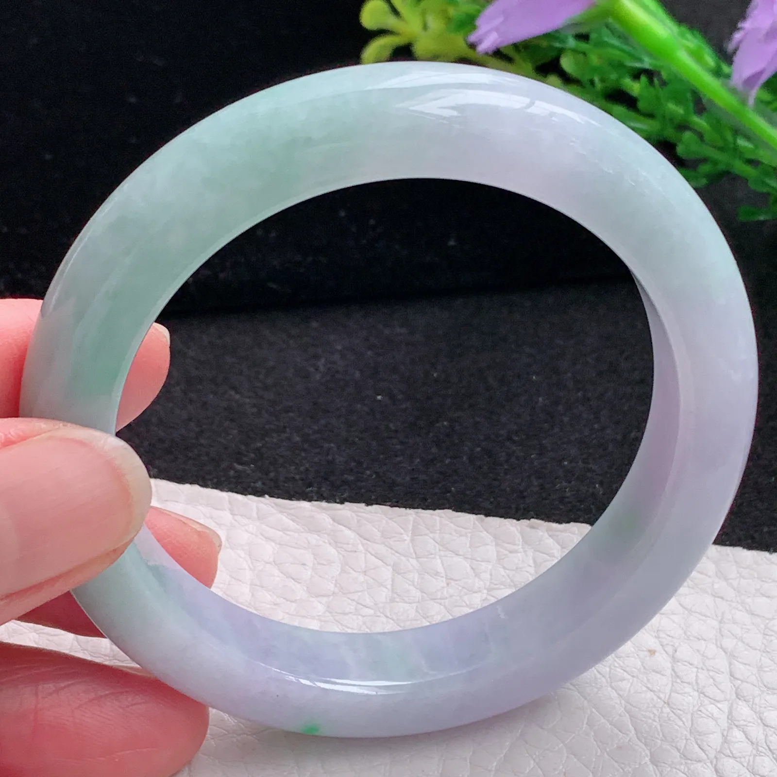 yh自然光54.5*11.2*9平安镯 缅甸翡翠a货玉手镯春带彩甜美？宽边玉手环