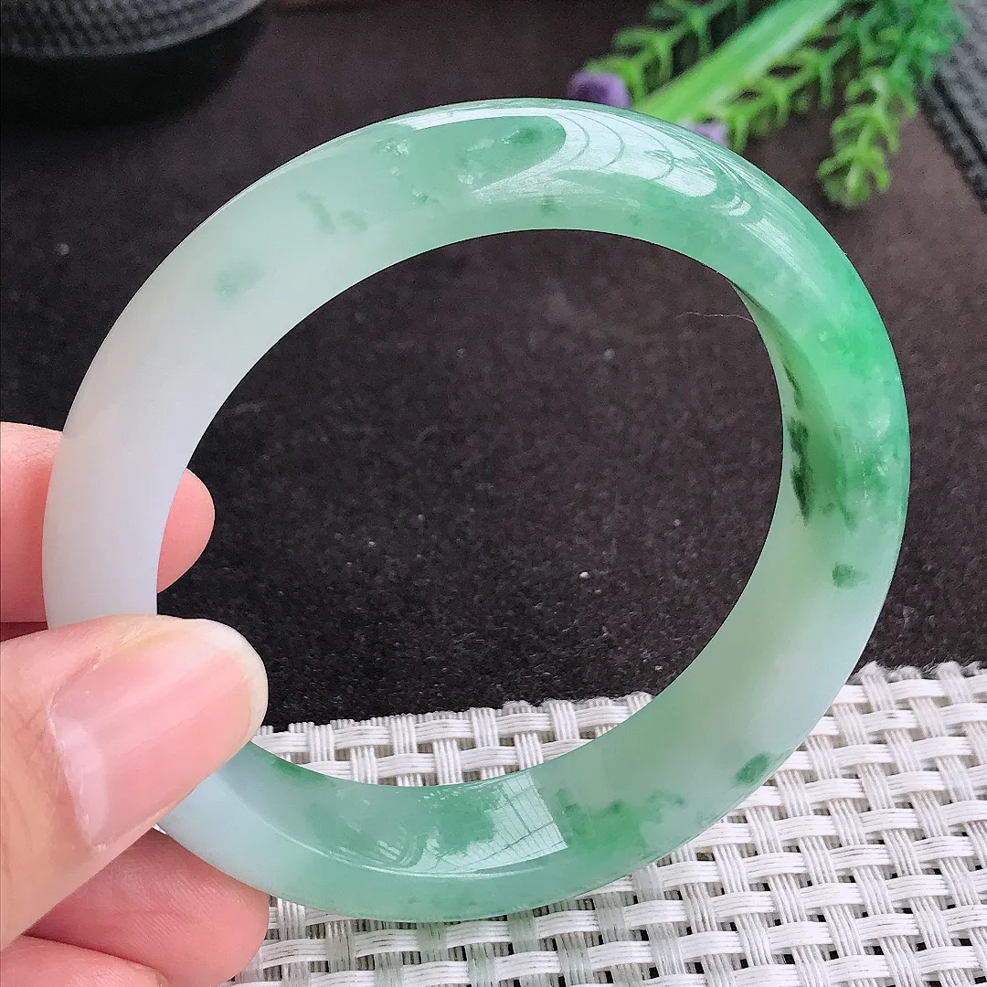 天然A货翡翠58/14.5/8.6老坑冰胶水灵冰晴绿手镯宽边玉手镯
