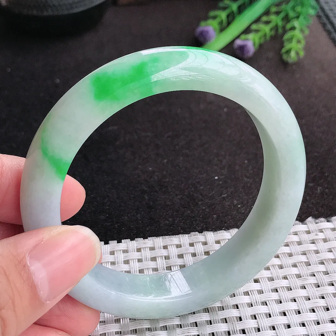 天然A货翡翠56.5/12.8/9老坑精美温润飘阳绿手镯宽边玉手镯