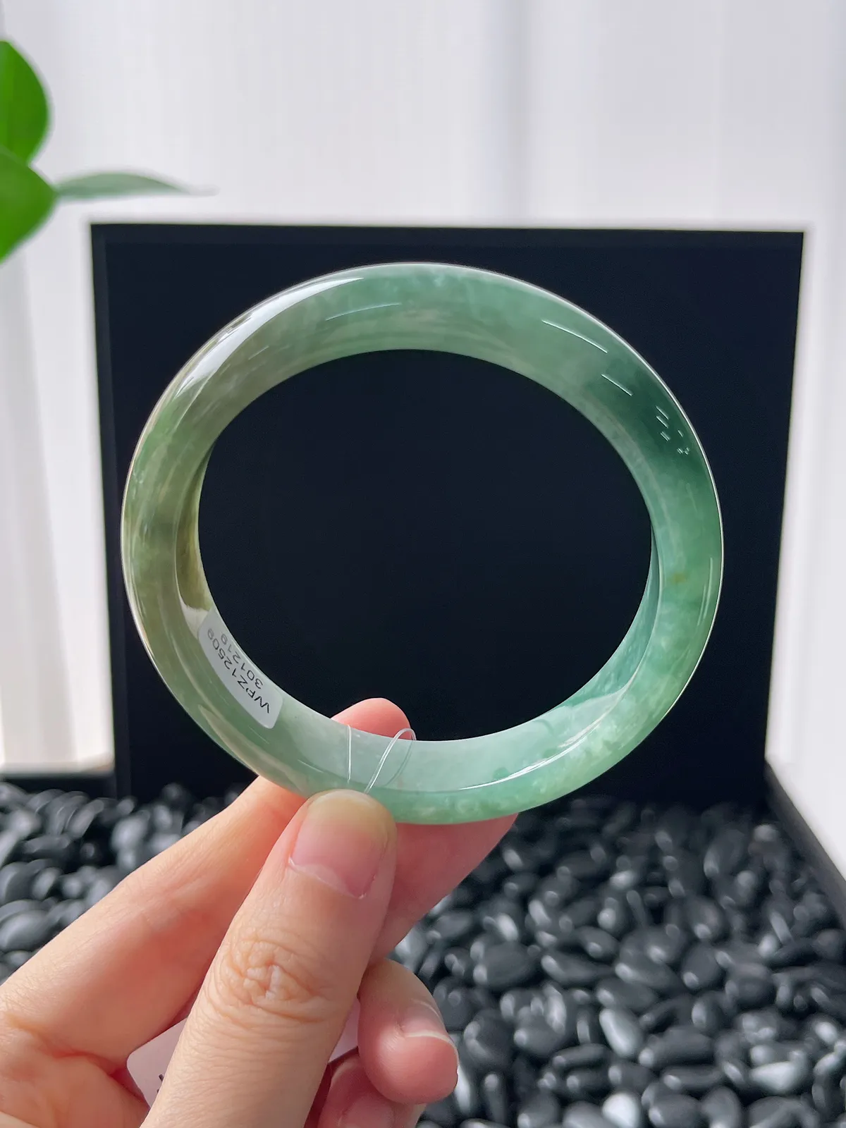 正圈56.4圈口，翡翠糯化种绿色手镯