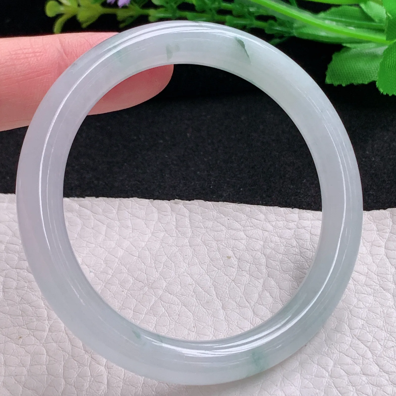 xc自然光54*8.3叮当镯 缅甸翡翠a货玉手镯冰飘花圆条玉手环