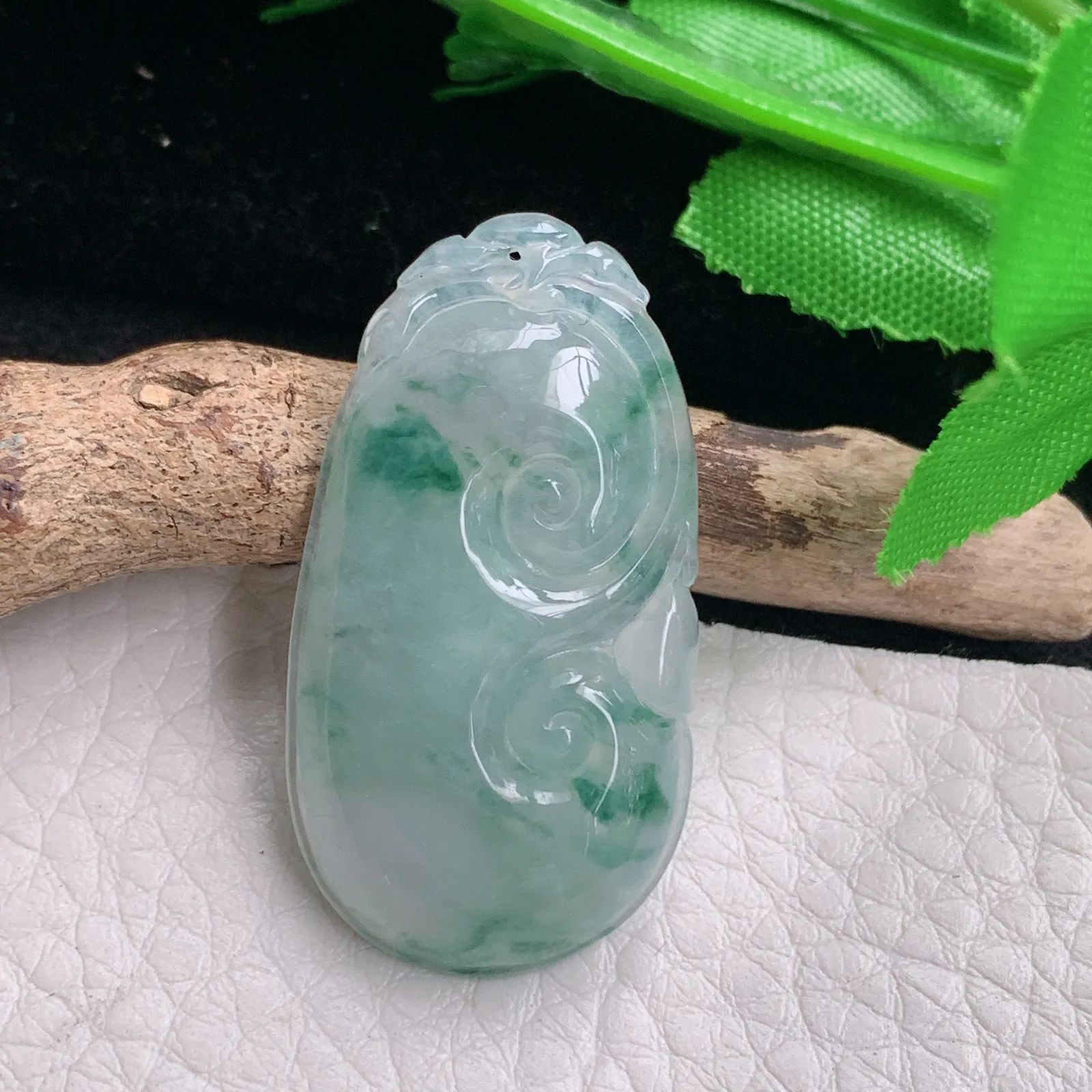 abc自然光37.5*20.5*5.2天然缅甸翡翠冰飘花秀气如意玉吊坠 玉挂件