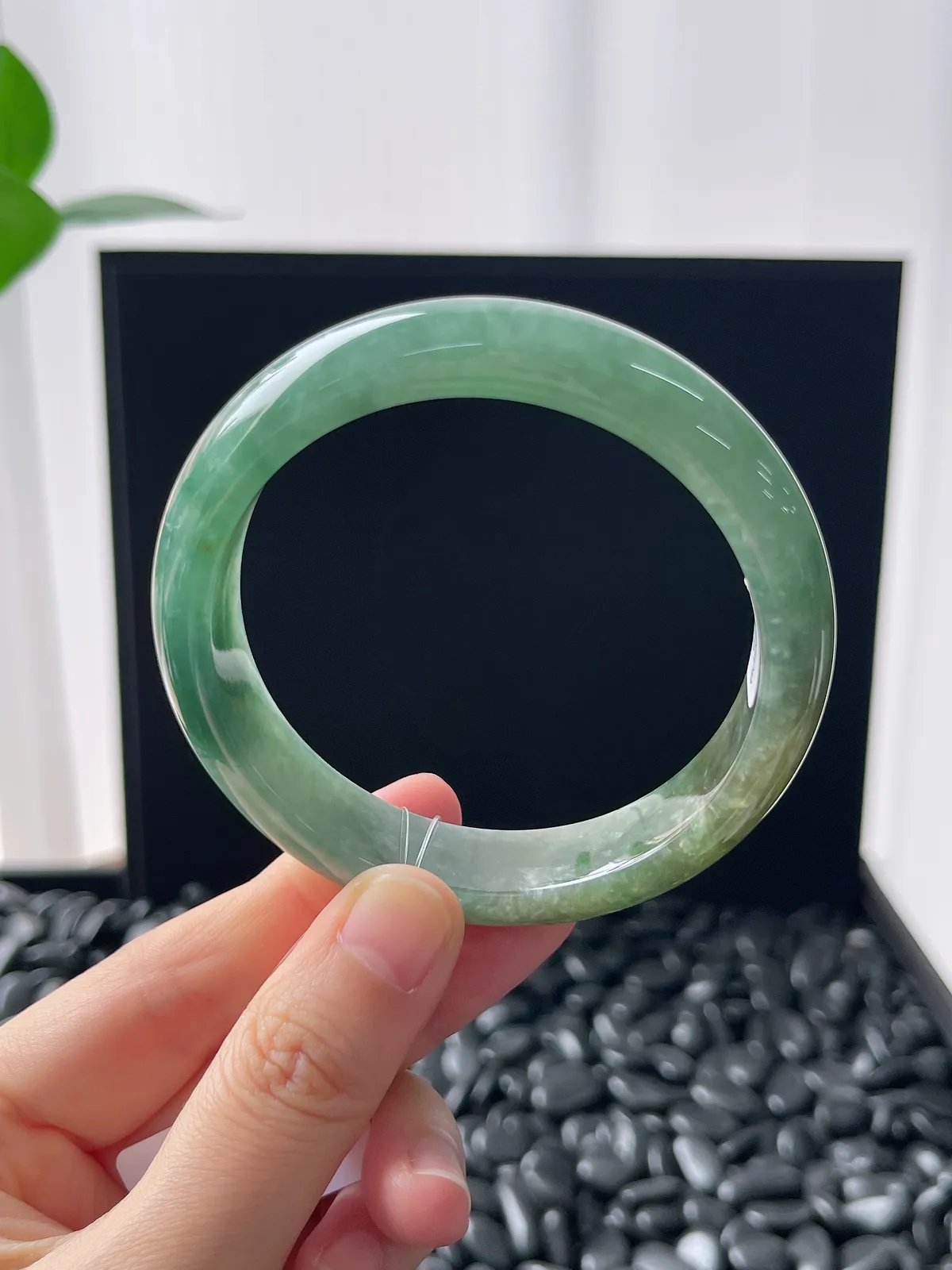 正圈56.4圈口，翡翠糯化种绿色手镯