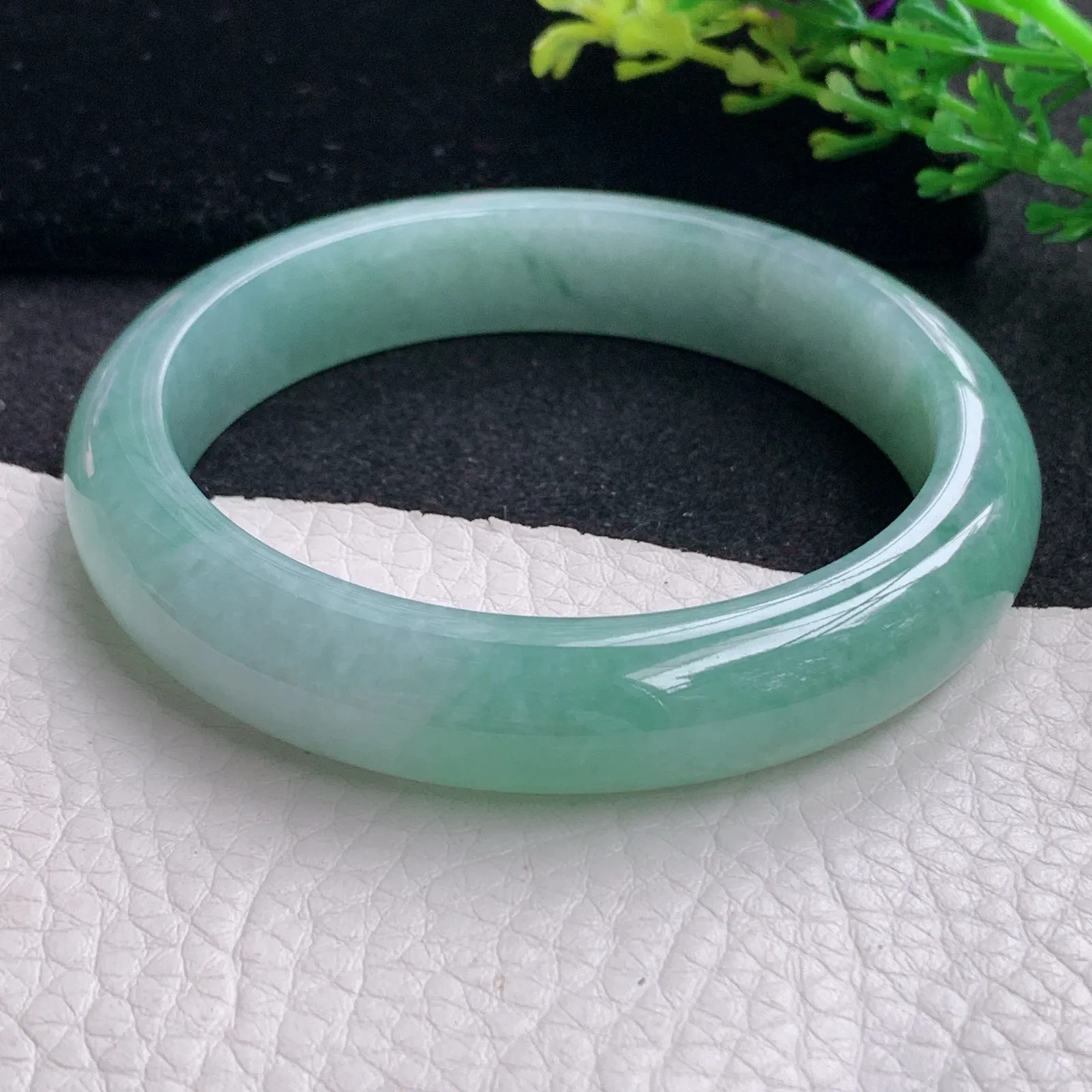 n自然光57*12.6*8平安镯 缅甸翡翠a货玉手镯飘花蓝韵宽边玉手环