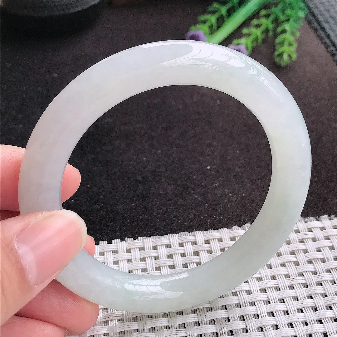 天然A货翡翠55.5/10.3/10老坑秀气冰润白月光圆条手镯玉手镯