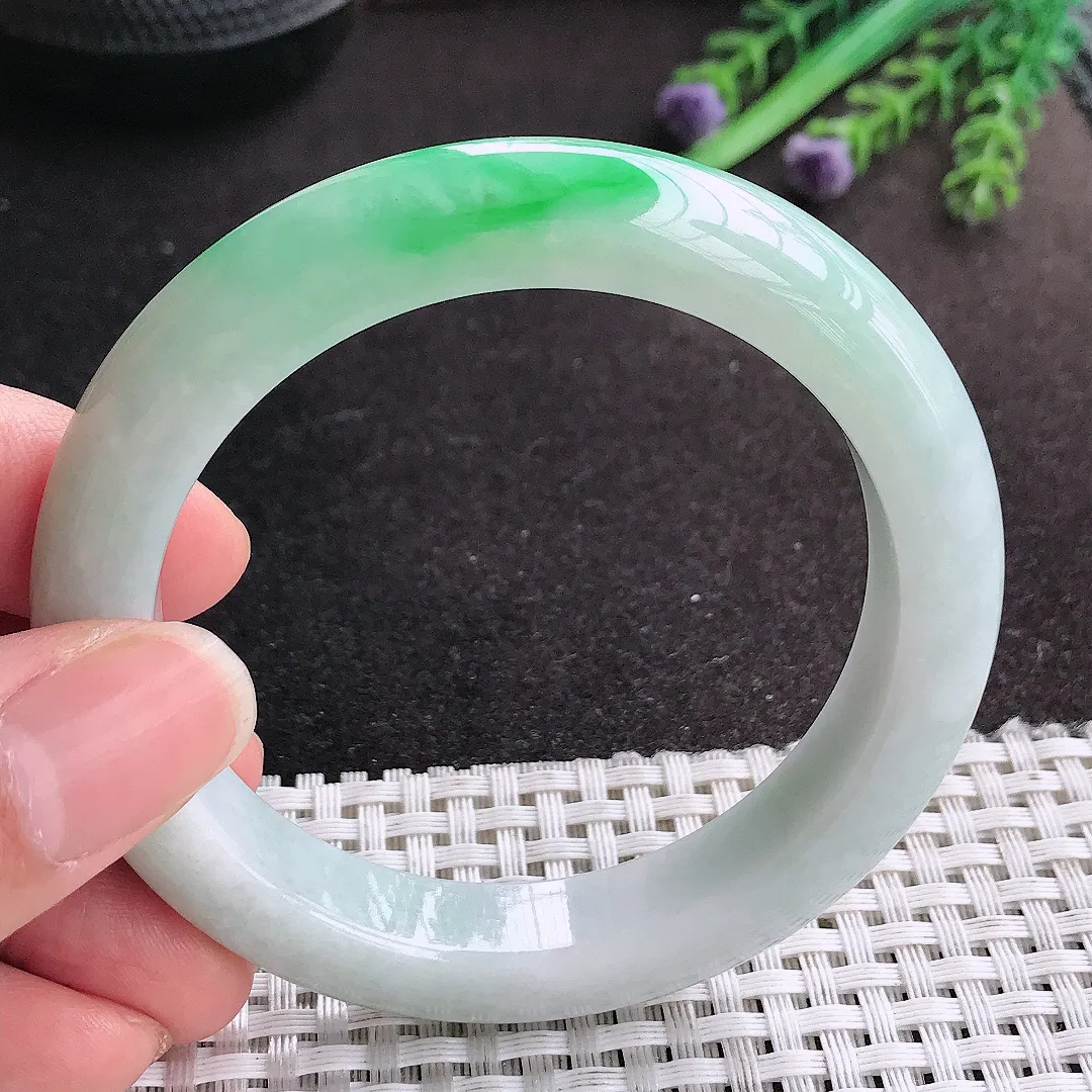 天然A货翡翠55.5/11.7/9.2老坑精美飘阳绿手镯宽边玉手镯