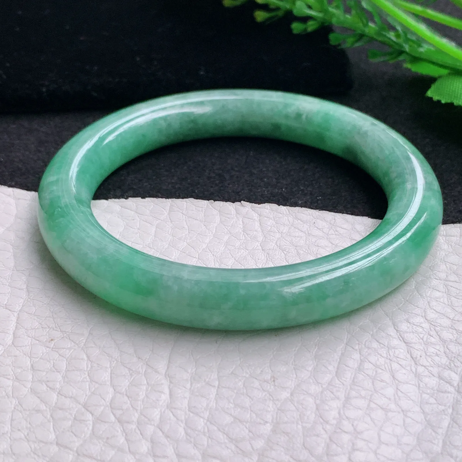 yh自然光55*9.6美人镯 缅甸翡翠a货玉手镯满绿圆条玉手环 叮当镯