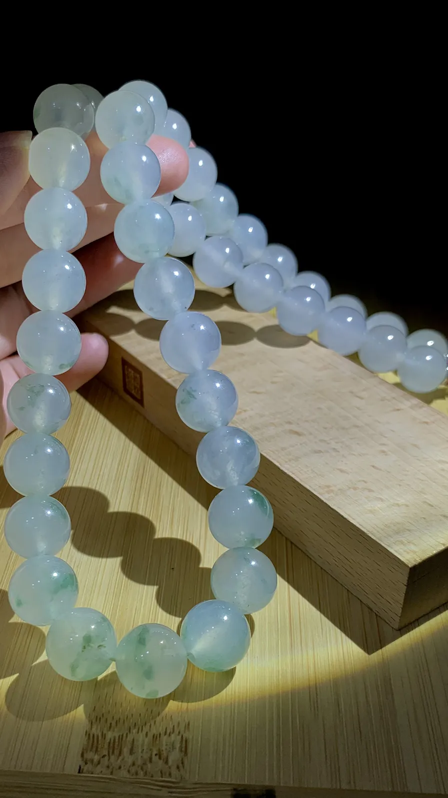 珠子珠链项链，直径约13.5mm，41粒，172g，
18K金，南非钻，红蓝宝扣子，