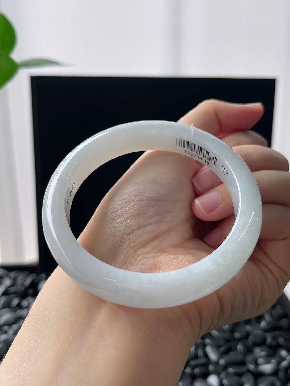 正圈58圈口，翡翠糯化种白色手镯