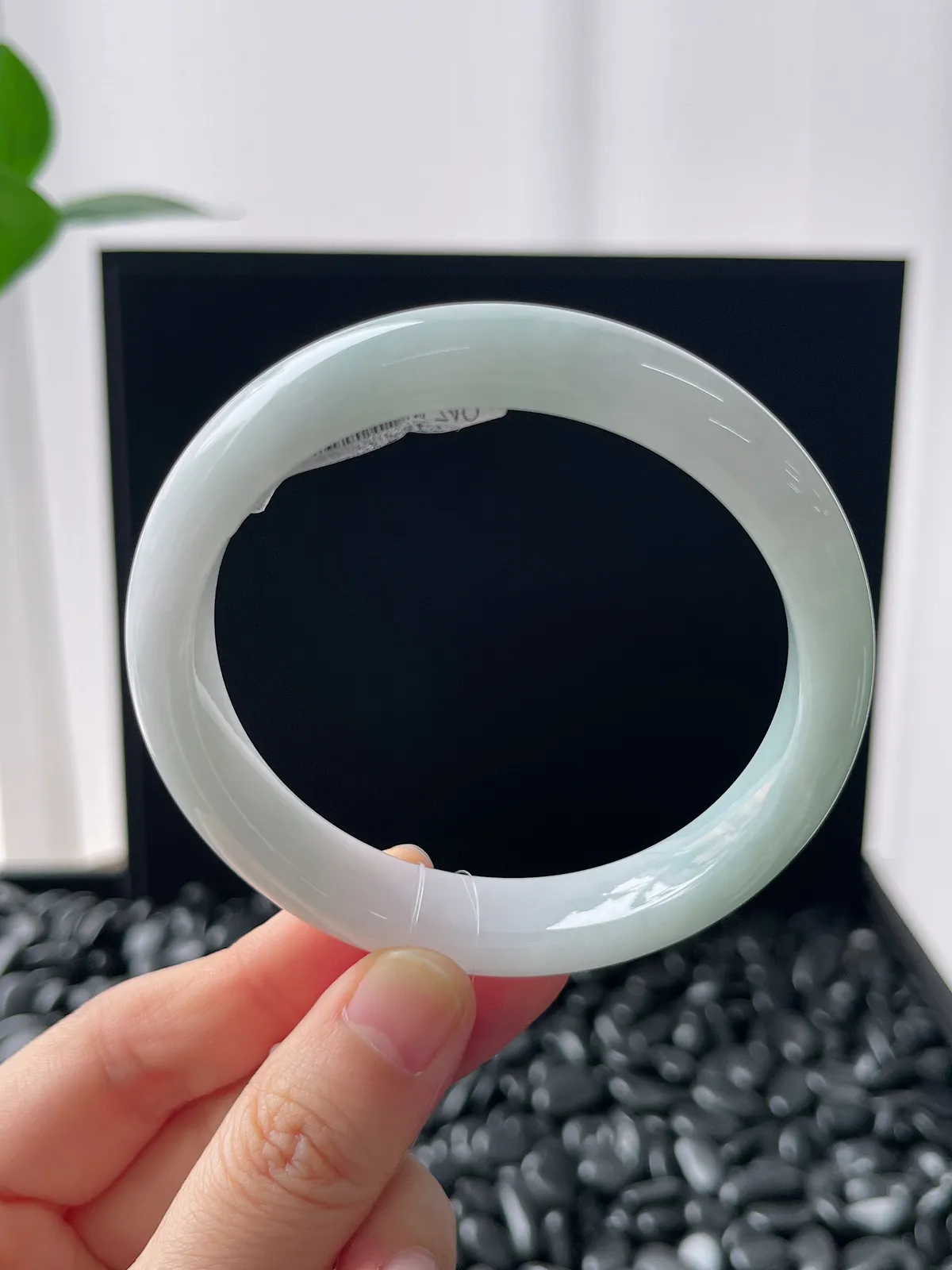 正圈57.8圈口，翡翠糯化种白色手镯