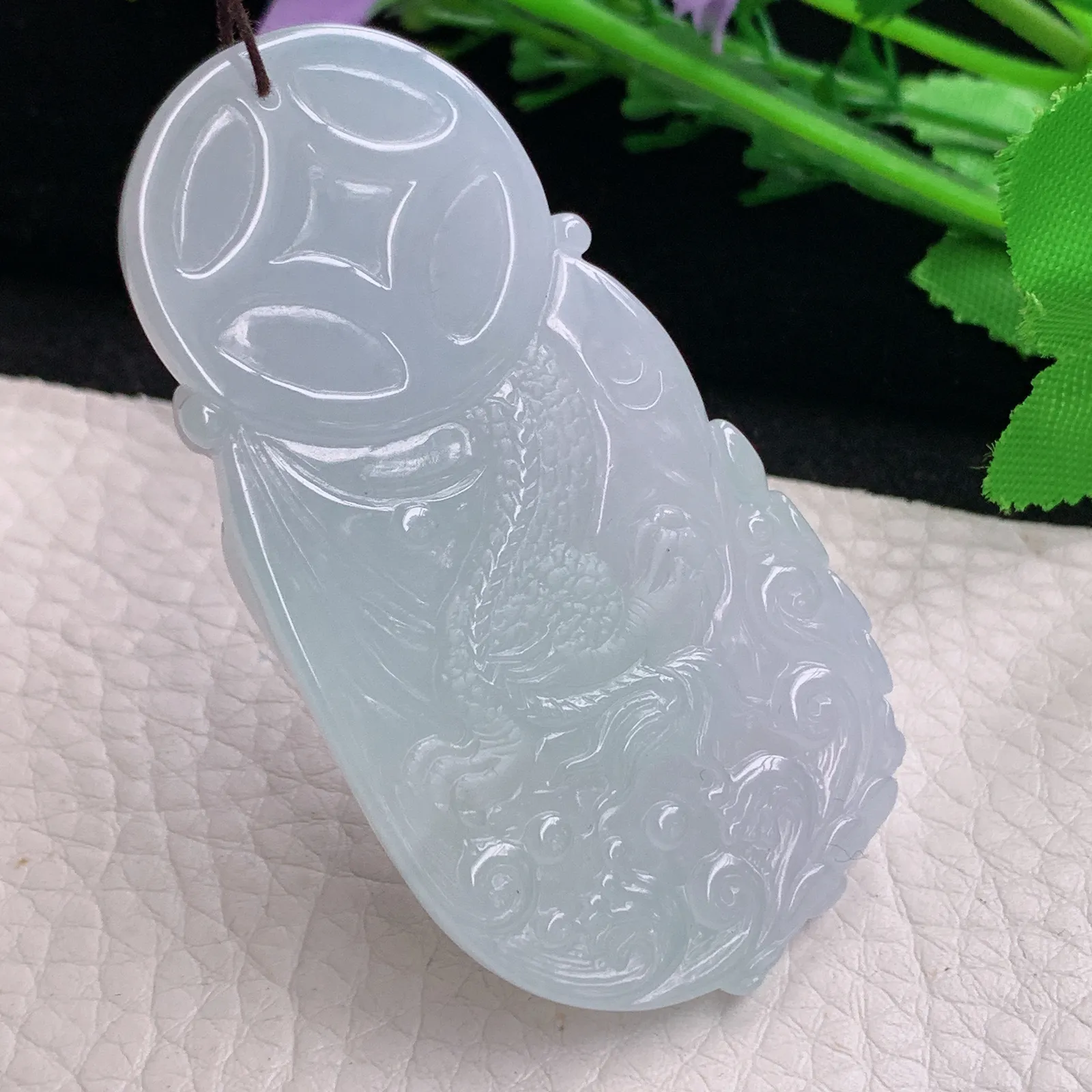 abc自然光63.2*33.5*9.3天然缅甸翡翠浅绿财神爷 财爷玉吊坠 玉挂件