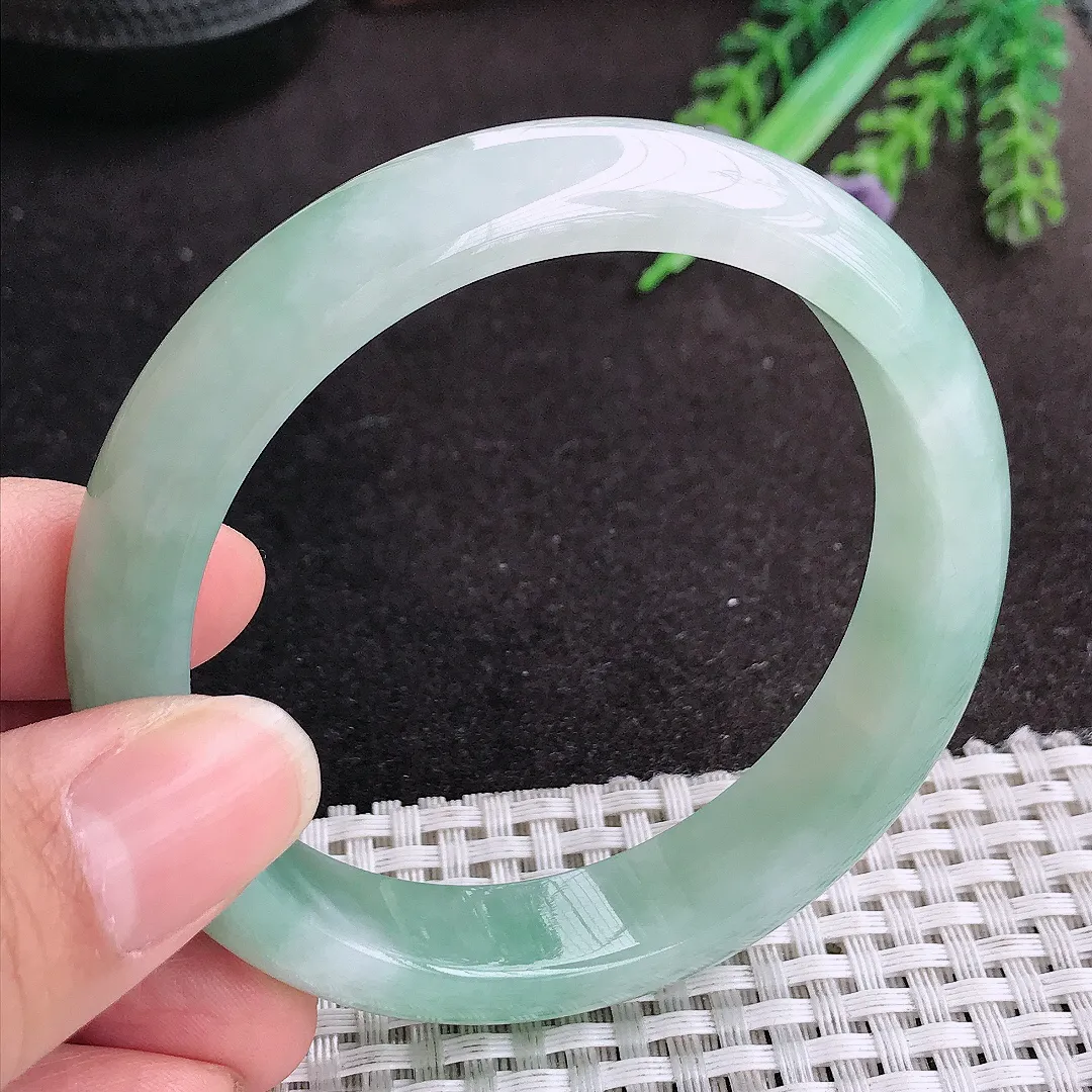 天然A货翡翠58/13.2/8老坑冰润起胶飘花手镯宽边玉手镯