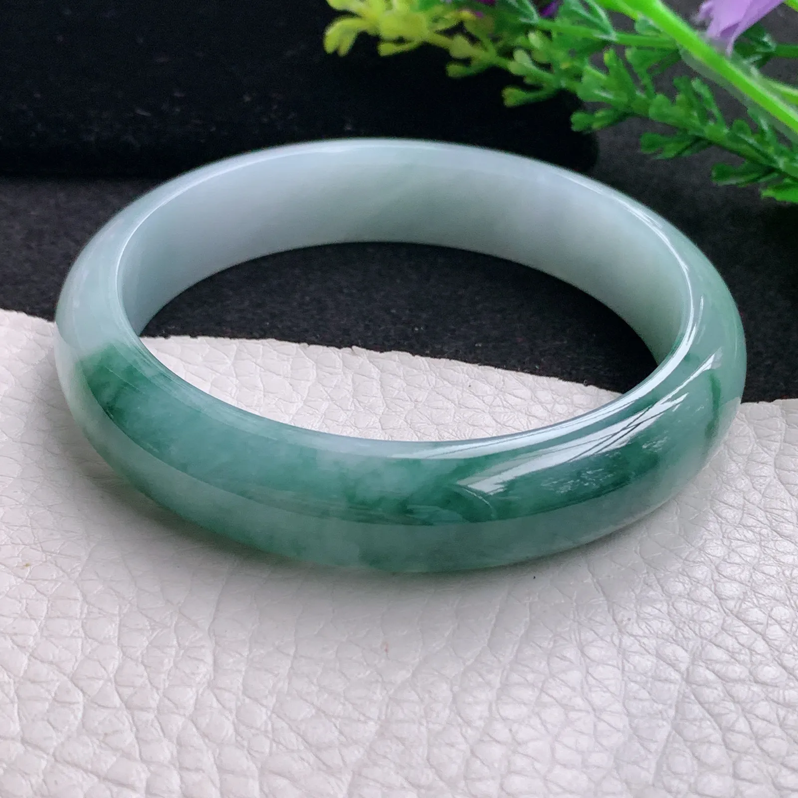 js大圈口61*13.6*8平安镯 缅甸翡翠a货玉手镯半山水飘花宽边玉手环