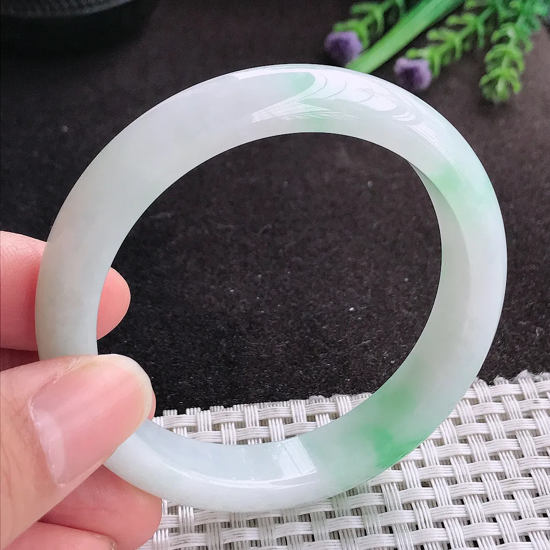 天然A货翡翠55.5/12.3/7.9老坑清爽冰润飘绿手镯宽边玉手镯