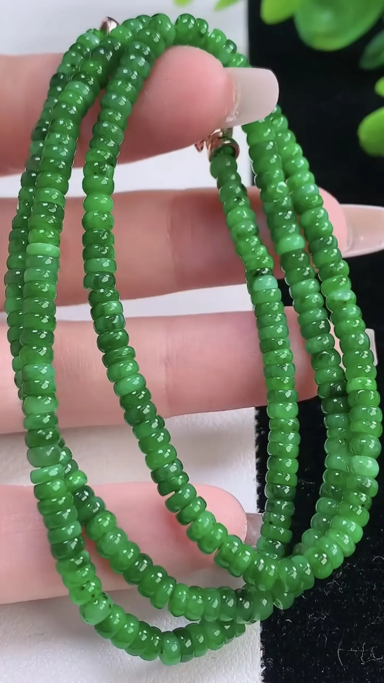 缅甸天然翡翠a货 老坑料起胶冰润 满绿算盘珠项链，尺寸3.8-2.5mm   y 20.90