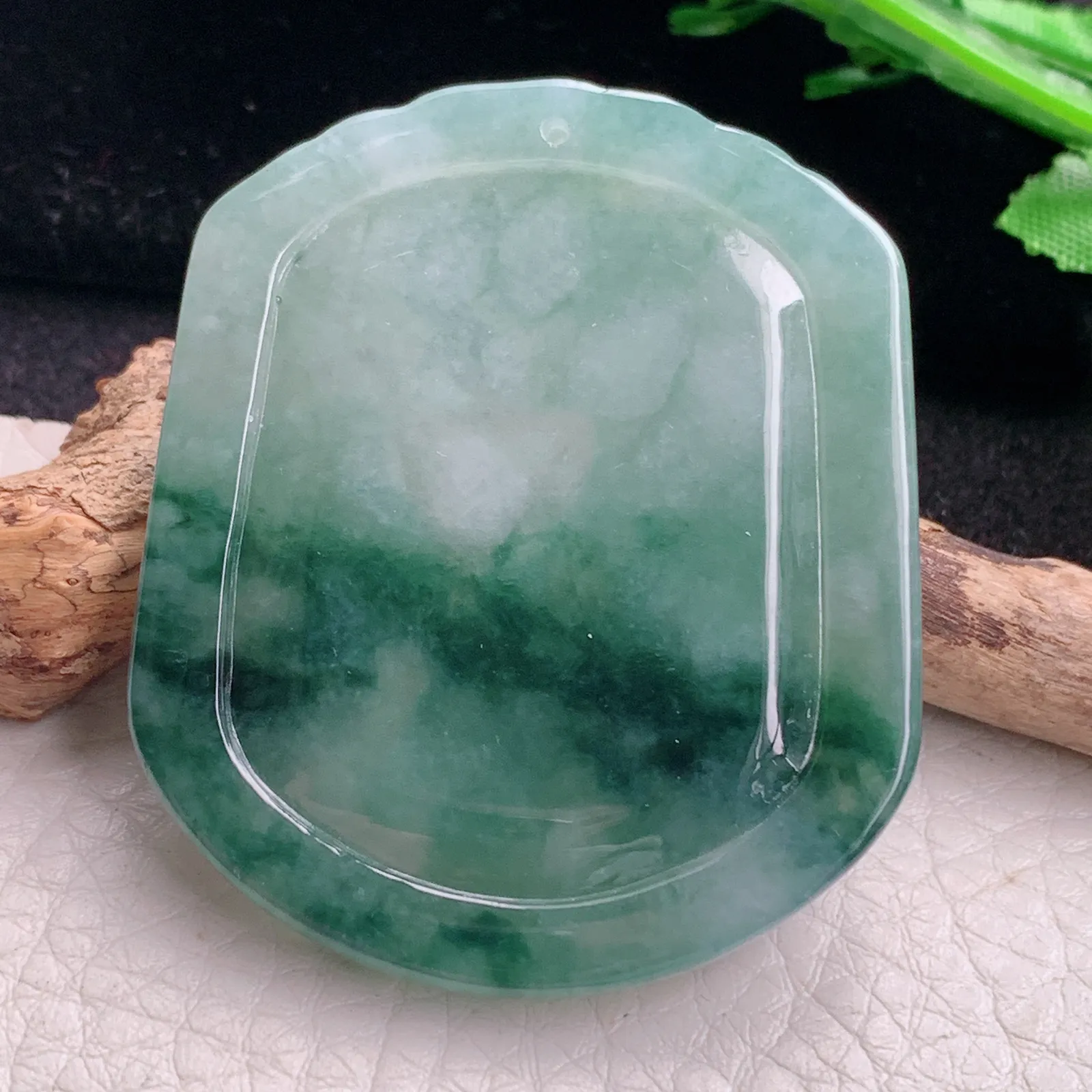 kh自然光49.9*42*5.5天然缅甸翡翠飘花上山虎 生肖虎玉吊坠 玉挂件