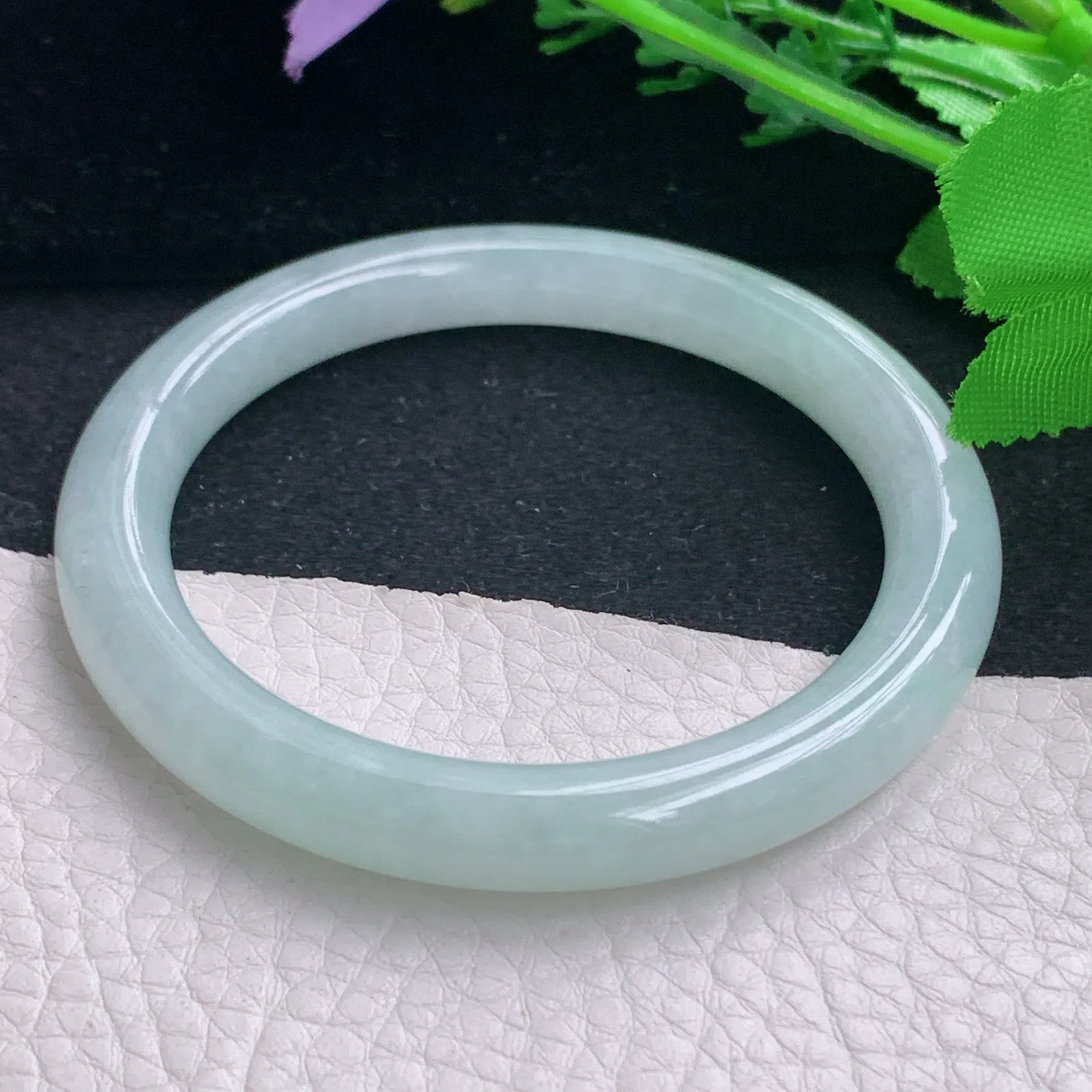 jxn自然光53.5*8.3叮当镯 缅甸翡翠a货玉手镯浅绿秀气圆条玉手环