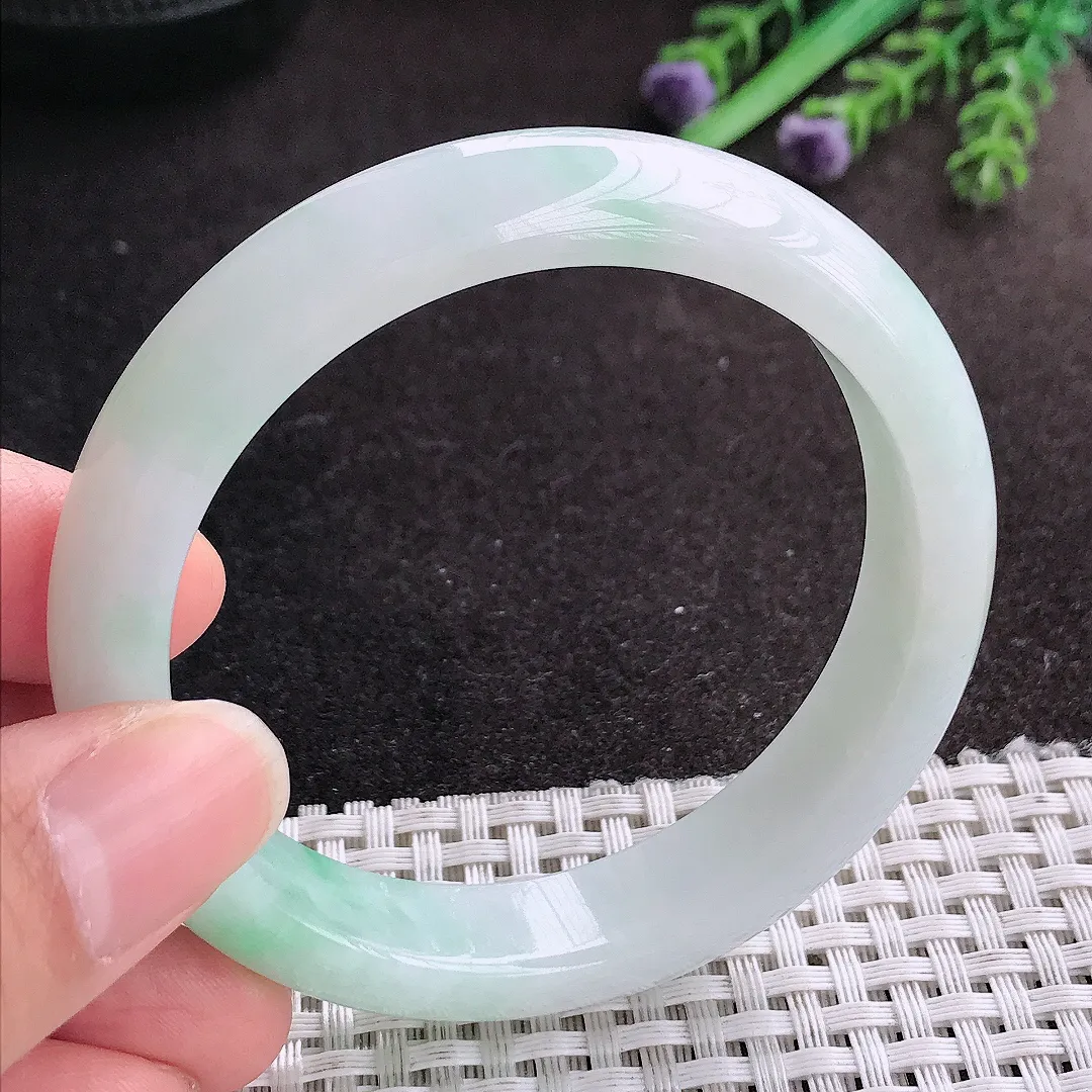 天然A货翡翠55.5/12.3/7.9老坑清爽冰润飘绿手镯宽边玉手镯