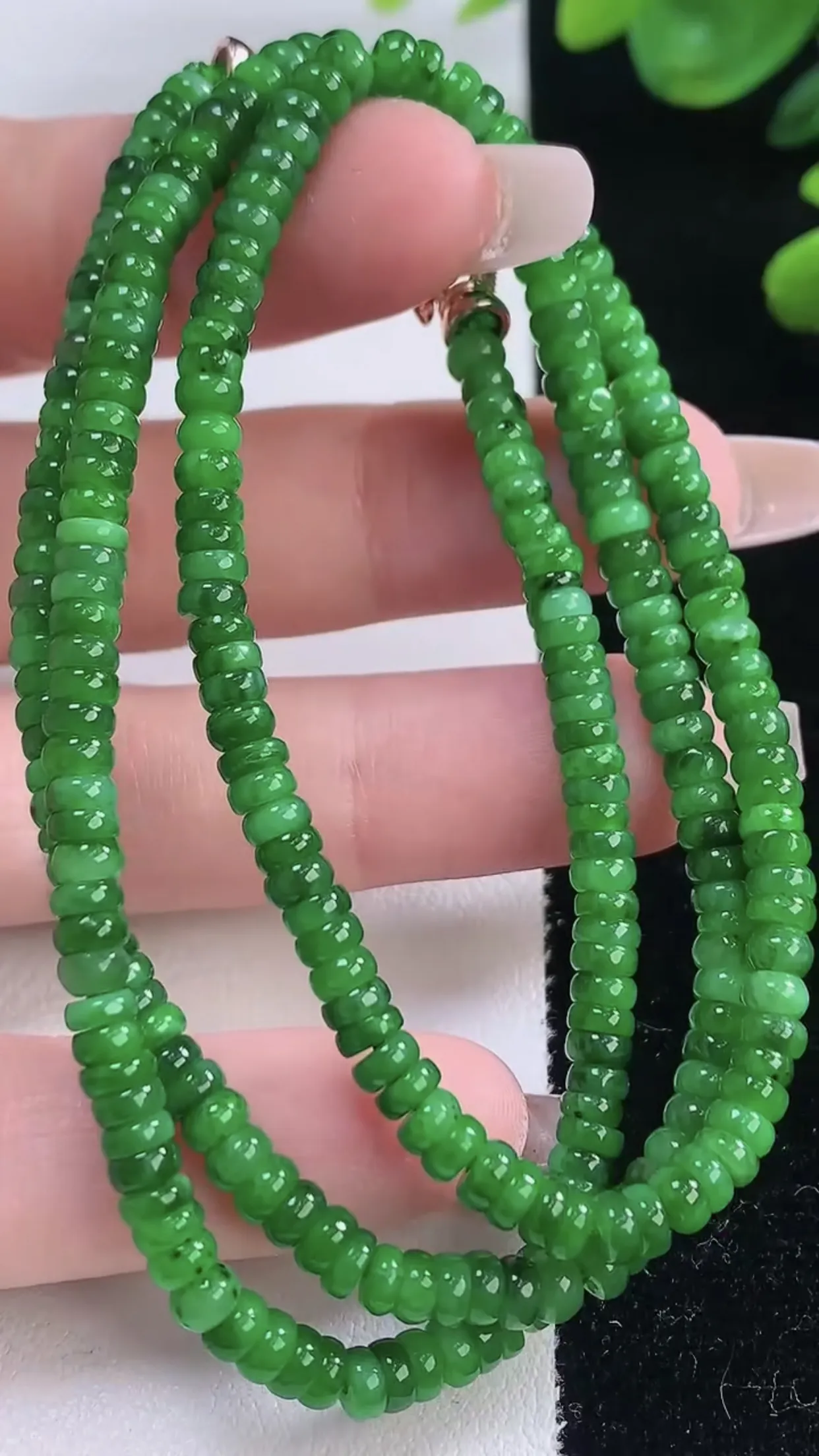 缅甸天然翡翠a货 老坑料起胶冰润 满绿算盘珠项链，尺寸3.8-2.5mm   y 20.90
