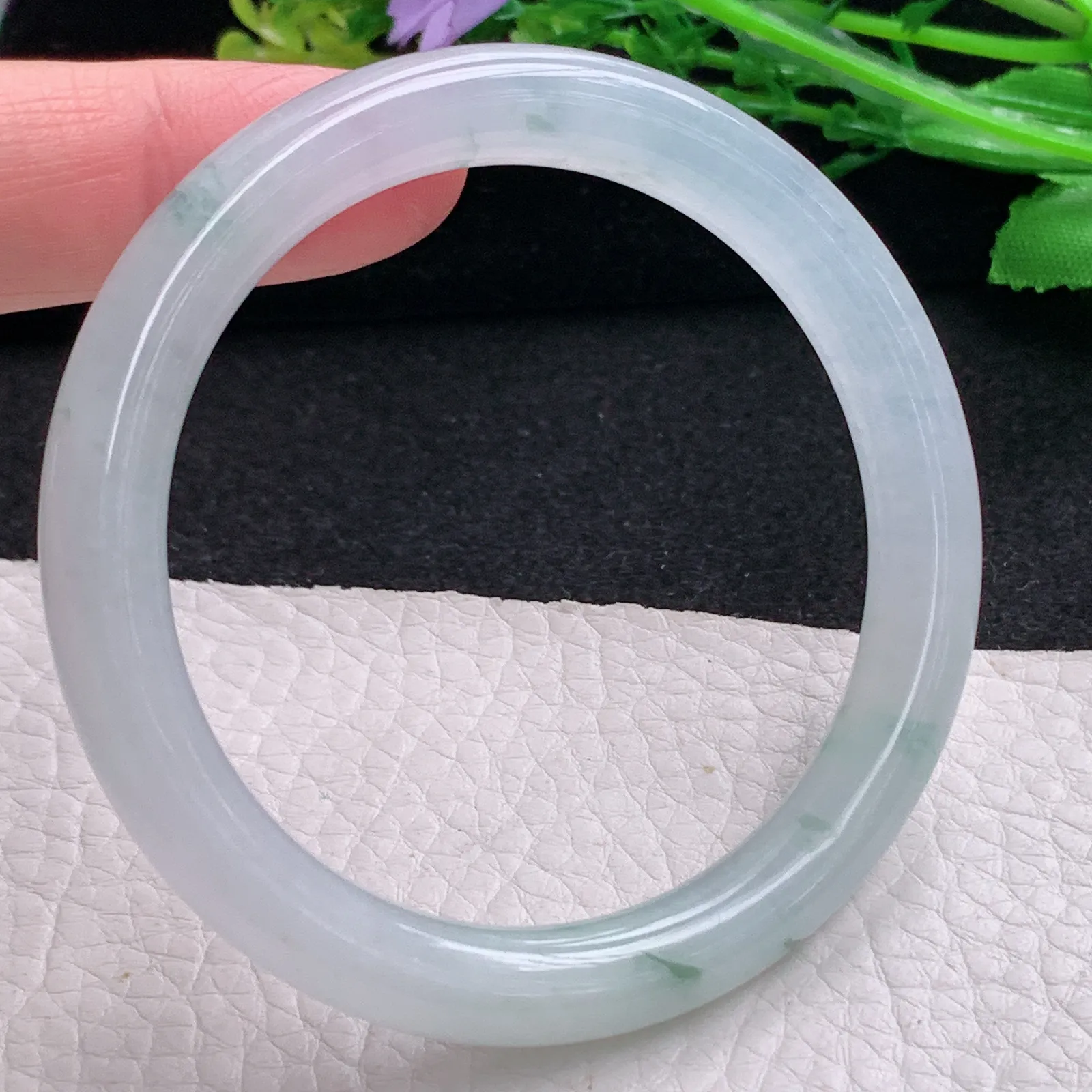 xc自然光54*8.3叮当镯 缅甸翡翠a货玉手镯冰飘花圆条玉手环