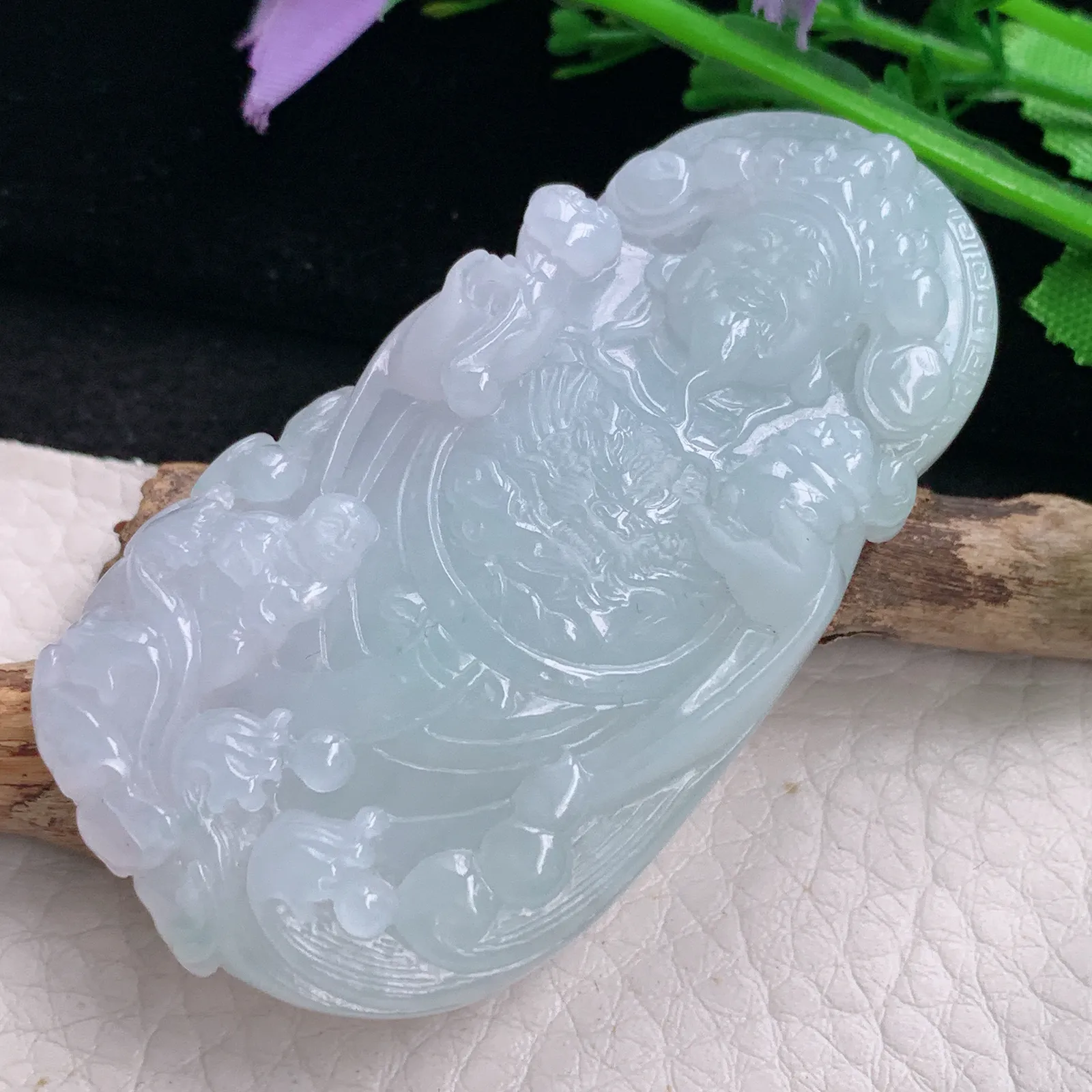 abc自然光63.2*33.5*9.3天然缅甸翡翠浅绿财神爷 财爷玉吊坠 玉挂件