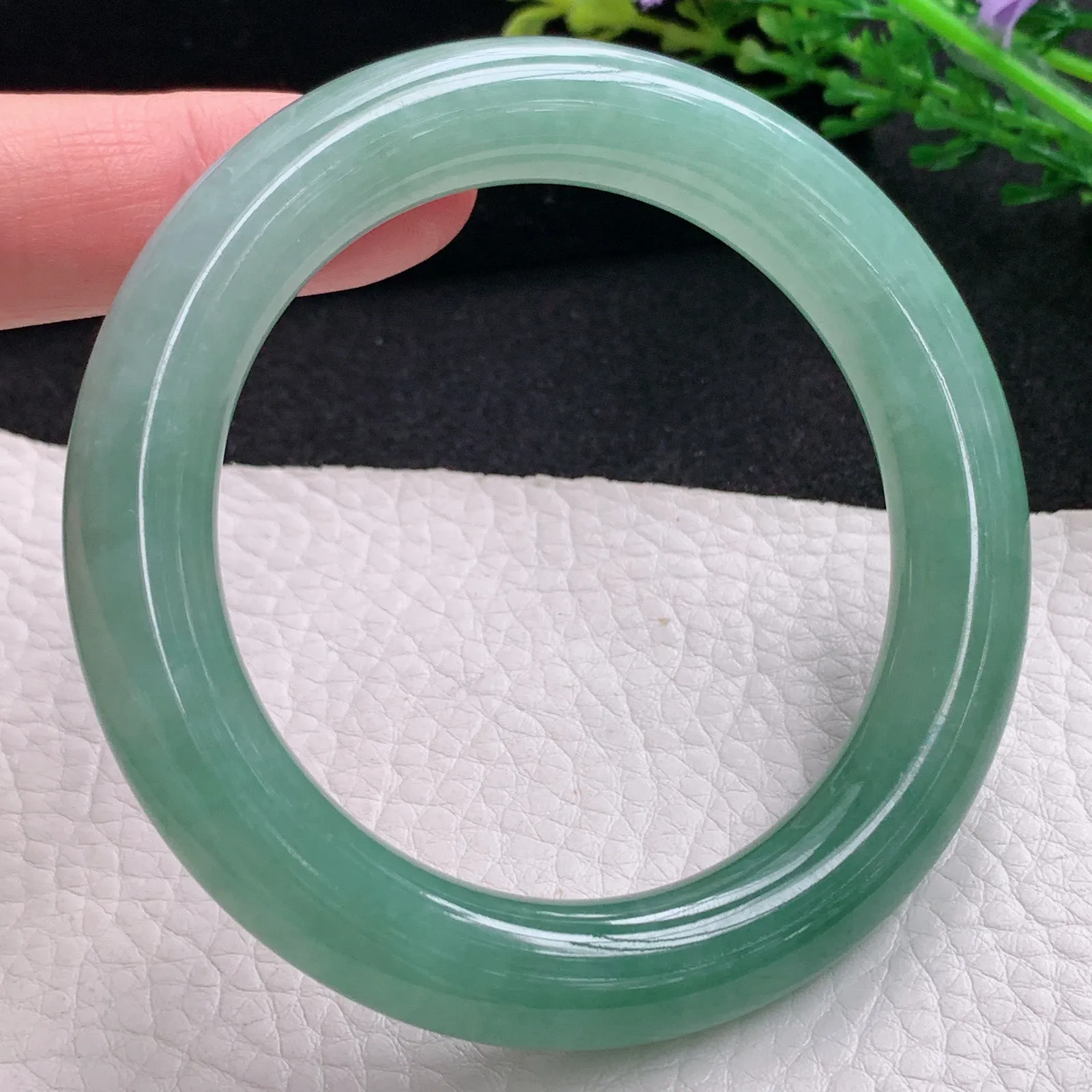 r自然光55*10.8*11美人镯 缅甸翡翠a货玉手镯冰晴绿圆条玉手环