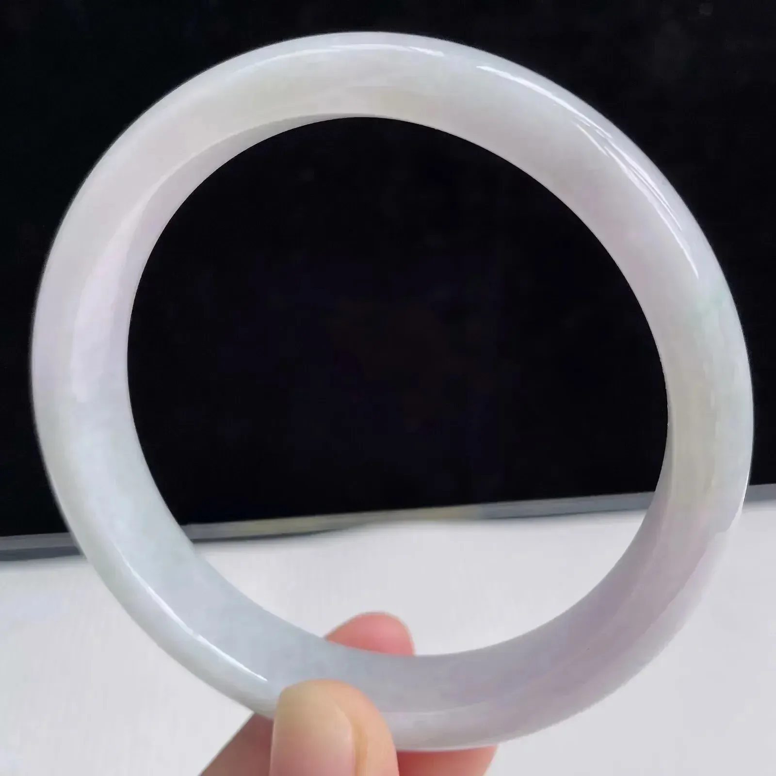 63大圈有种有色天然翡翠A货淡紫玉手镯好种水春彩水润手镯56.67g