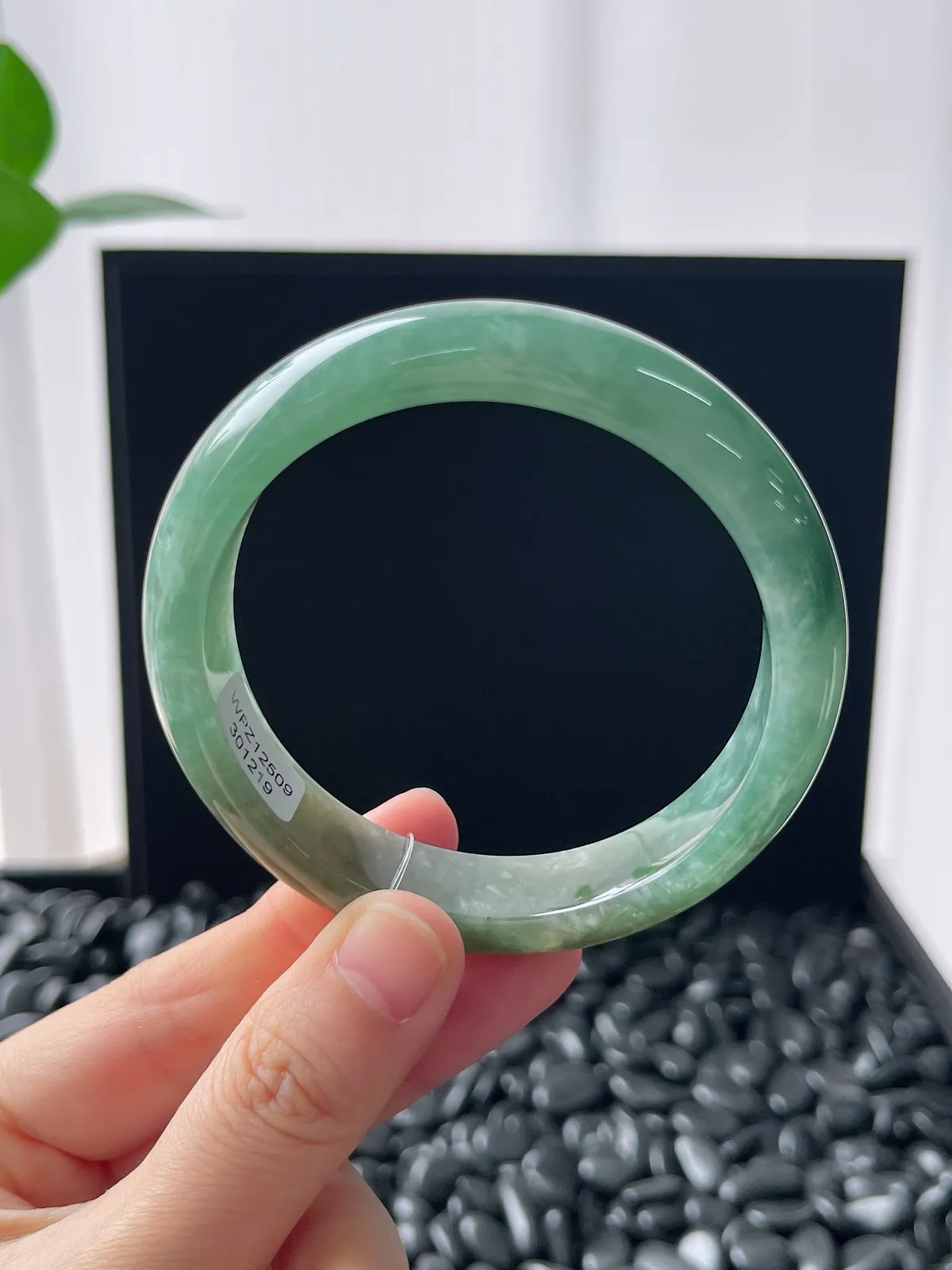 正圈56.4圈口，翡翠糯化种绿色手镯