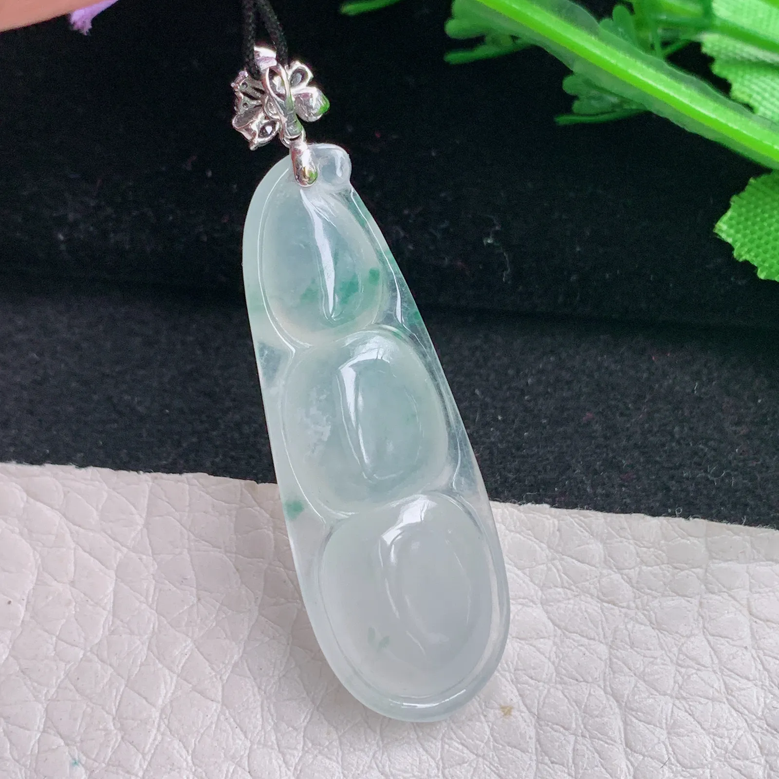 abc自然光48*14.3*6天然缅甸翡翠冰飘花平安豆 四季豆玉吊坠 玉挂件