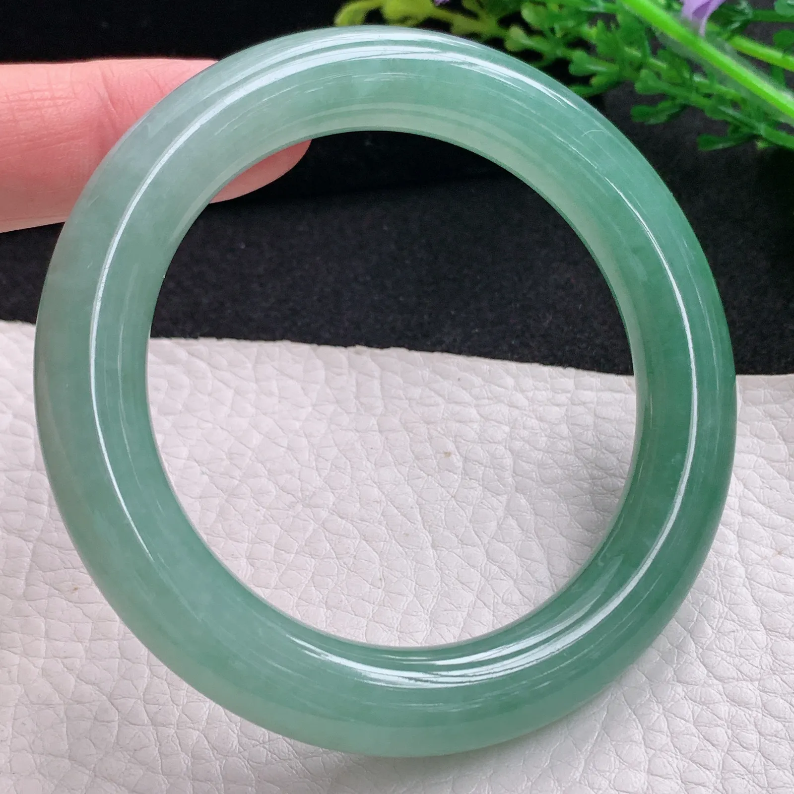 r自然光55*10.8*11美人镯 缅甸翡翠a货玉手镯冰晴绿圆条玉手环