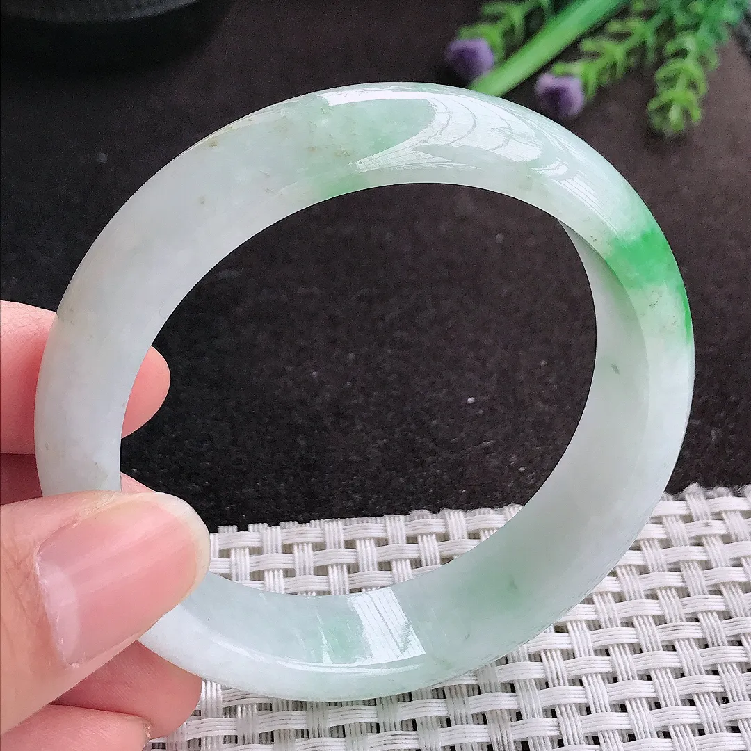 天然A货翡翠57.5/15.6/7.8老坑精美温润飘绿轮胎手镯宽边玉手镯