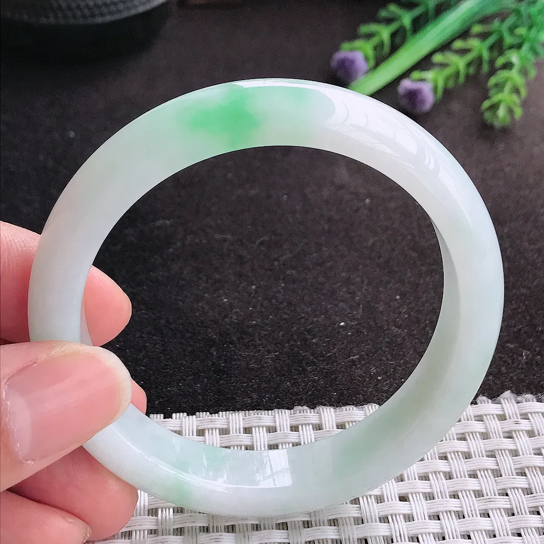 天然A货翡翠55.5/12.3/7.9老坑清爽冰润飘绿手镯宽边玉手镯