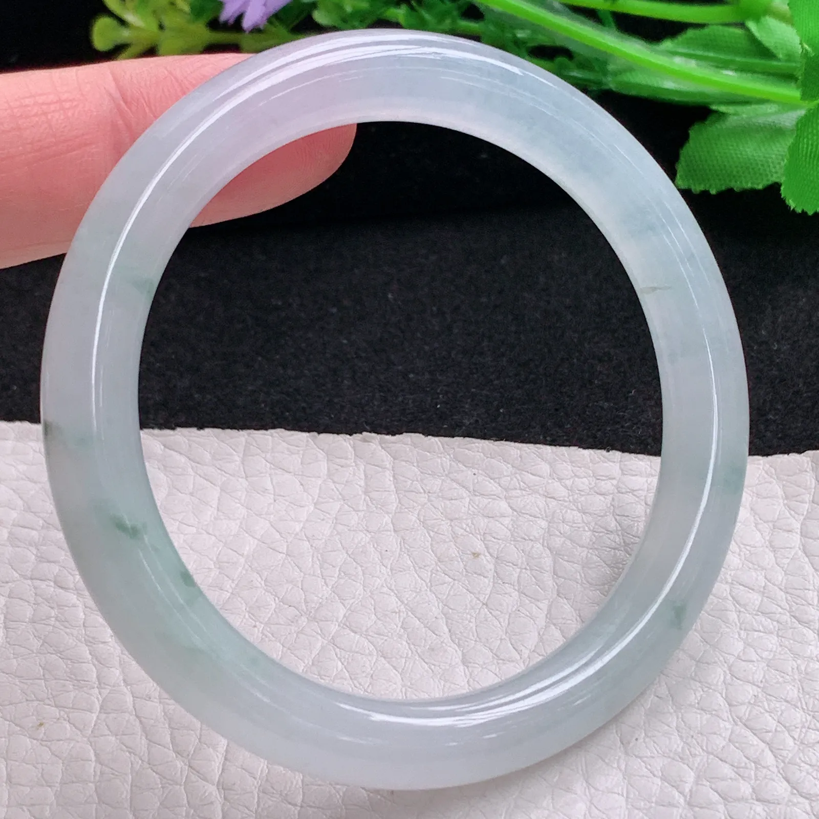 xc自然光54*8.3叮当镯 缅甸翡翠a货玉手镯冰飘花圆条玉手环