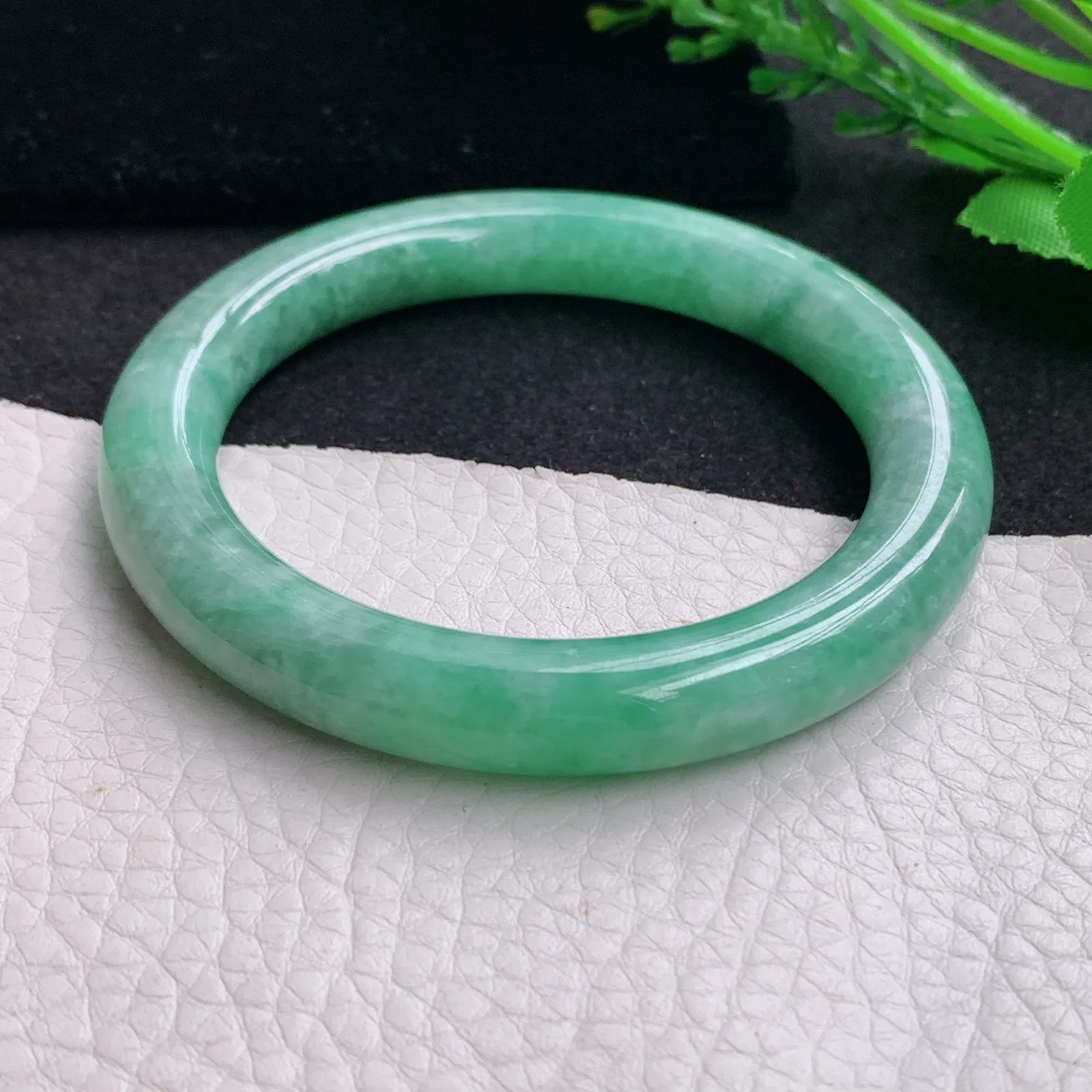 yh自然光55*9.6美人镯 缅甸翡翠a货玉手镯满绿圆条玉手环 叮当镯