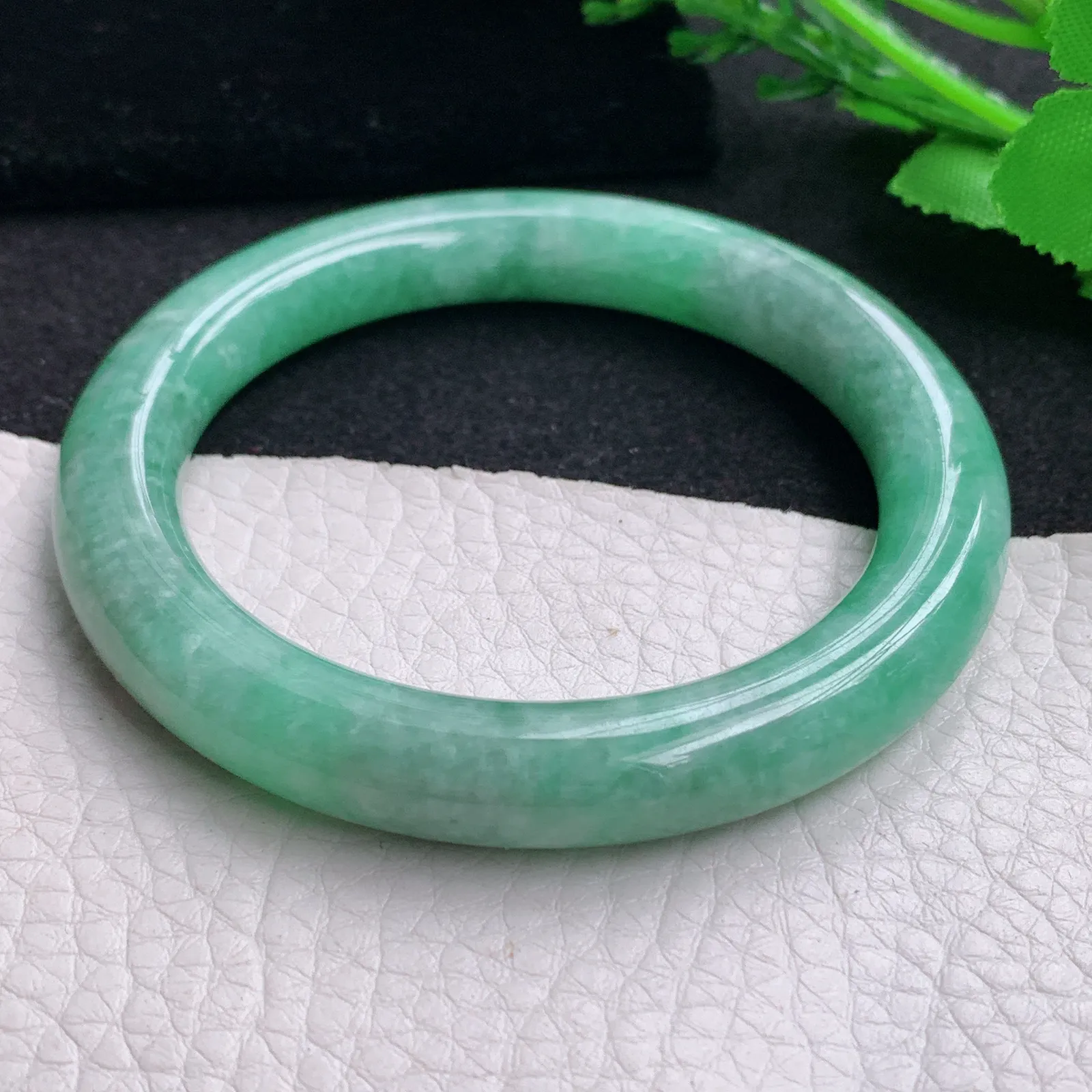 yh自然光55*9.6美人镯 缅甸翡翠a货玉手镯满绿圆条玉手环 叮当镯
