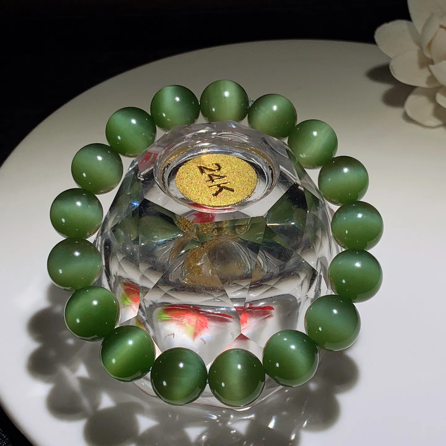 和田玉菠菜绿俄罗斯碧玉猫眼手串。单颗尺寸12重45.8克。玉质细腻油润。手推出油。佩戴高端典雅。lt