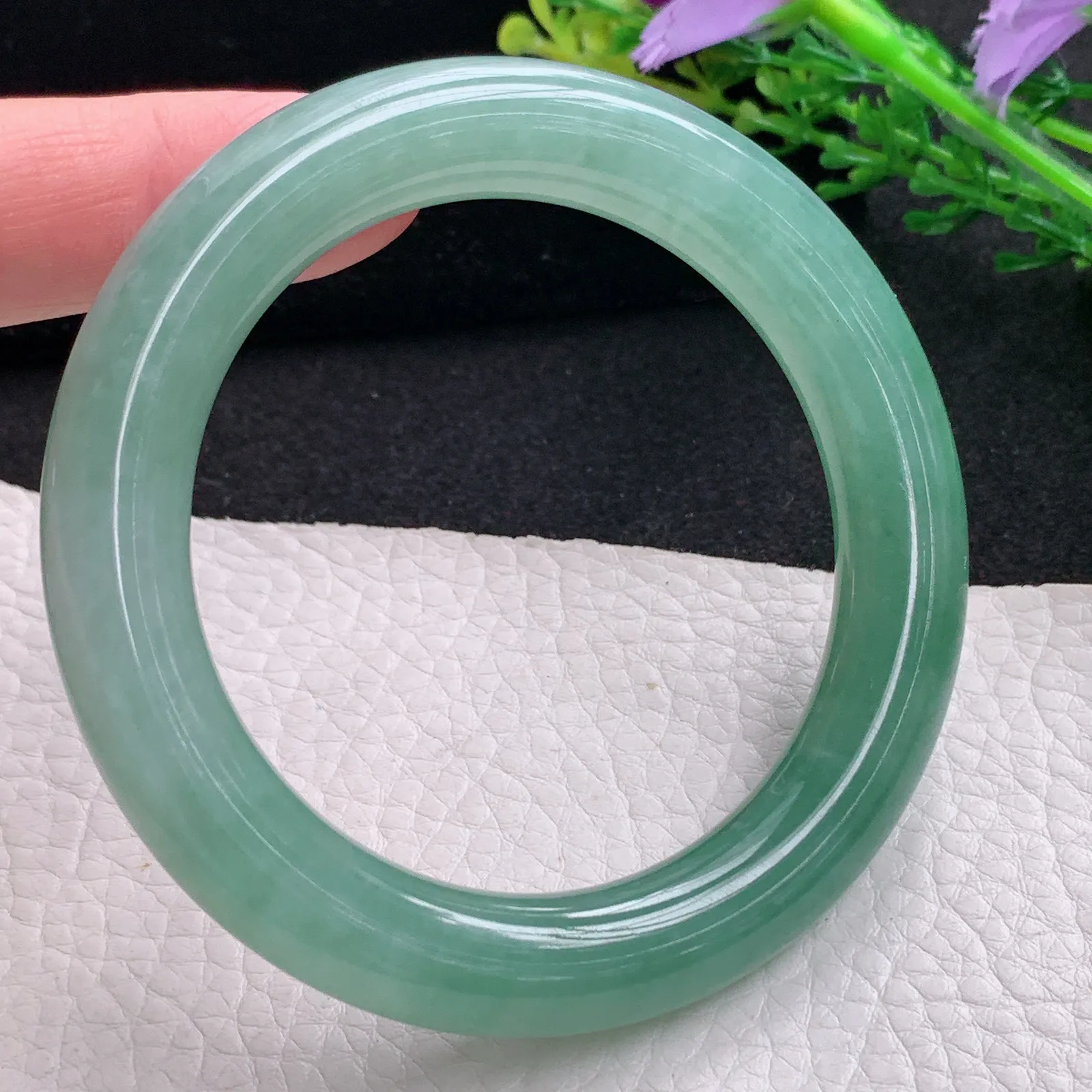 r自然光55*10.8*11美人镯 缅甸翡翠a货玉手镯冰晴绿圆条玉手环