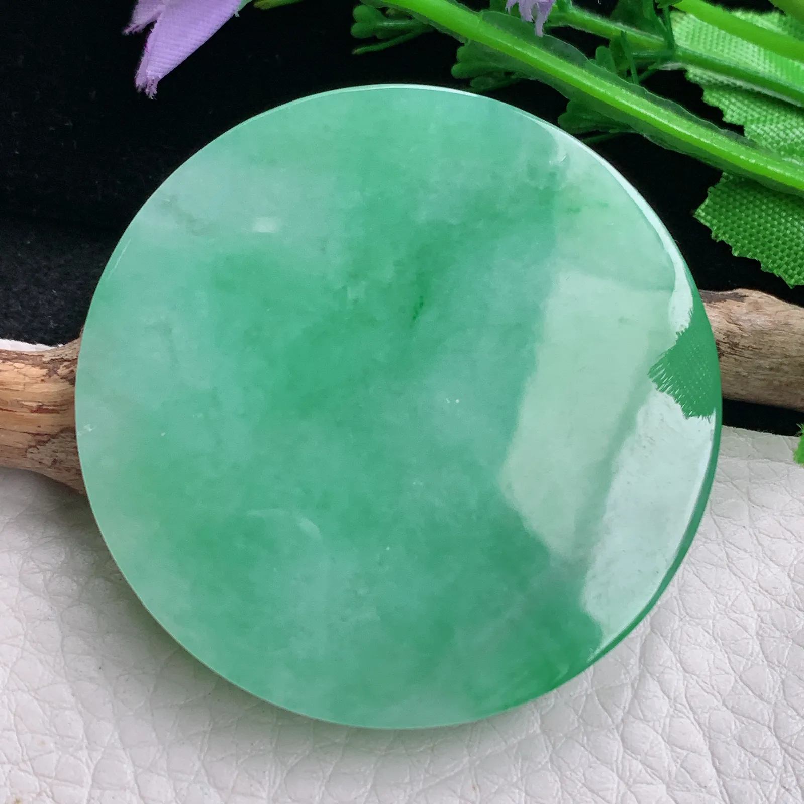 ktj自然光51.2*7.6天然缅甸翡翠水润辣阳绿无事牌 圆牌玉吊坠 玉挂件