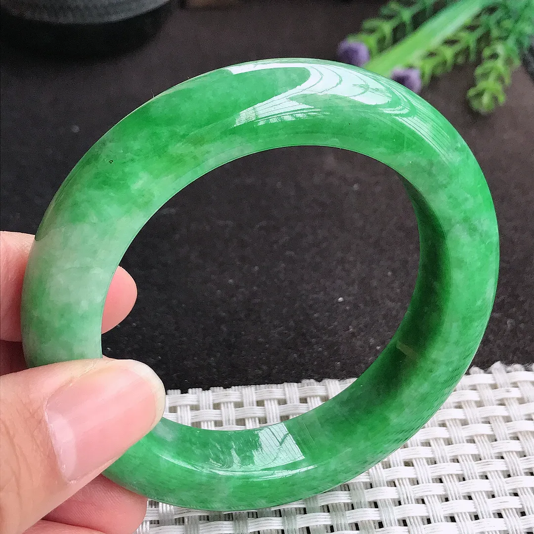 天然A货翡翠55.3/13.6/10.8老坑精美温润满绿辣阳绿手镯宽边玉手镯