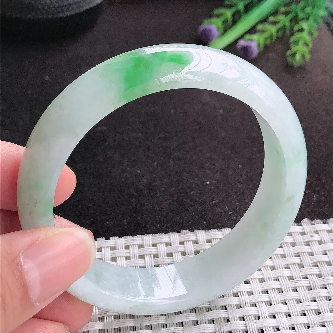 天然A货翡翠57.5/15.6/7.8老坑精美温润飘绿轮胎手镯宽边玉手镯