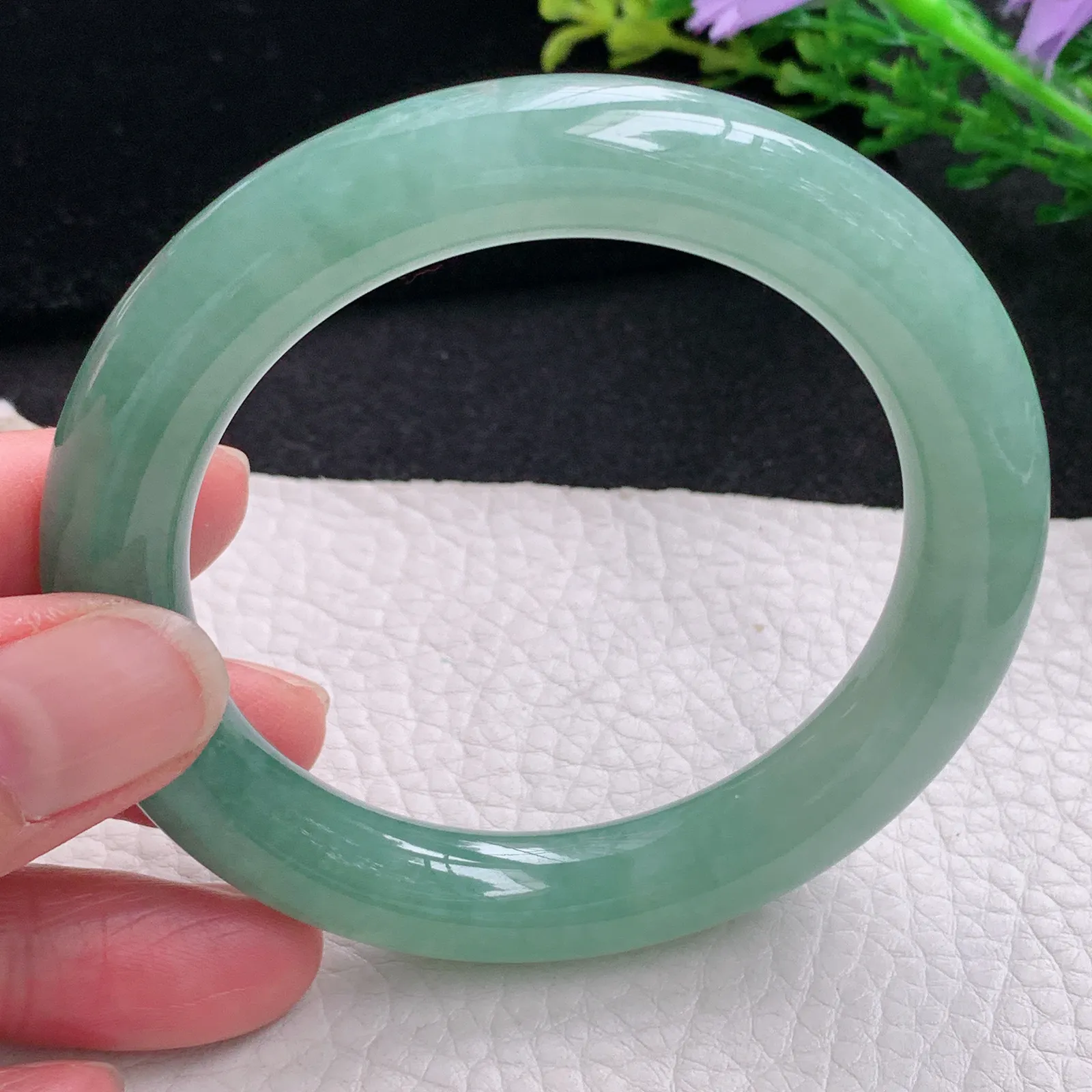 r自然光55*10.8*11美人镯 缅甸翡翠a货玉手镯冰晴绿圆条玉手环